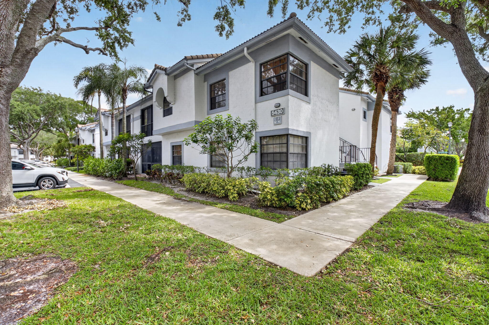 3BR – Condominium at 5430 Venetia Court #N