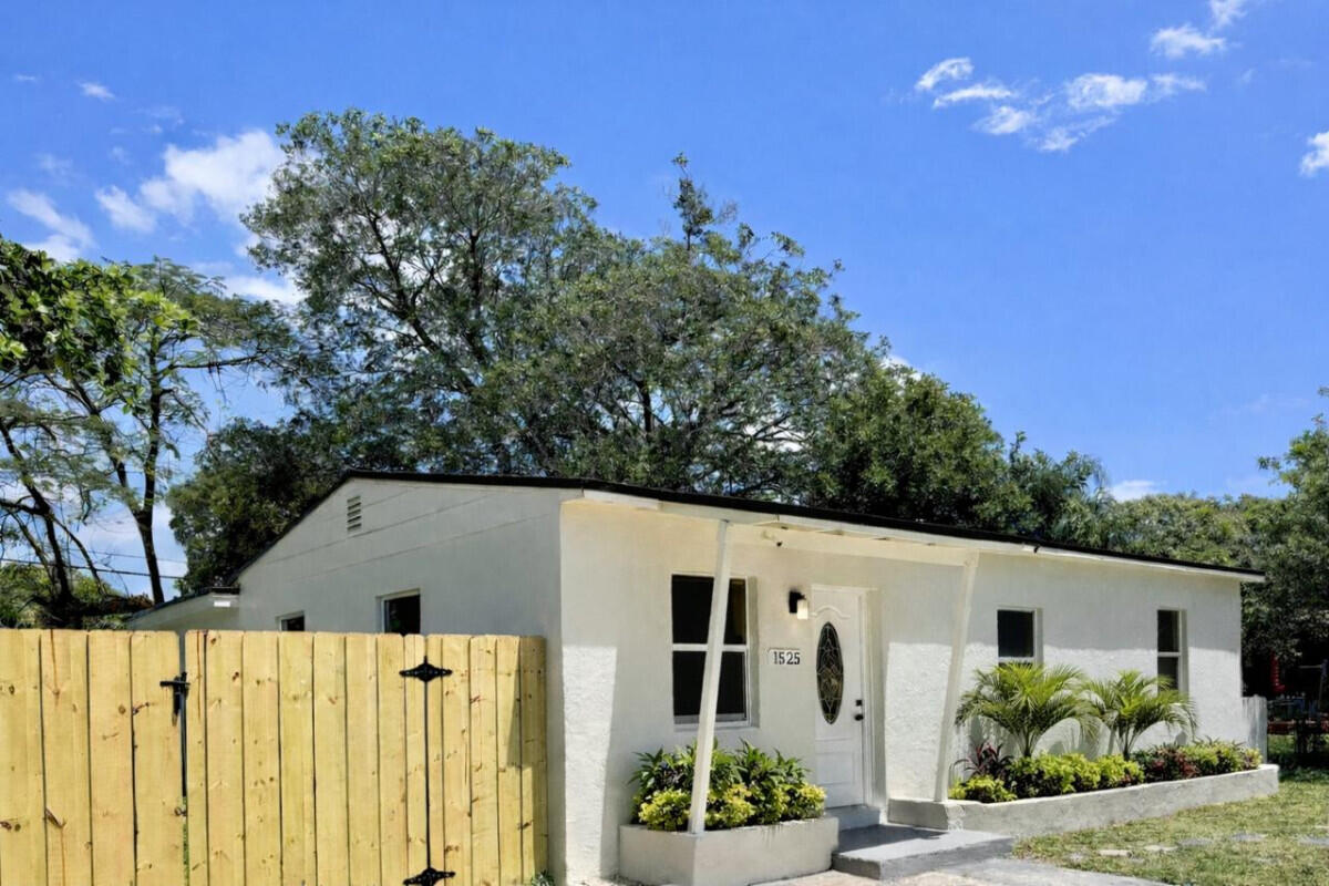 4BR – SingleFamilyResidence at 1525 NW 14th Court