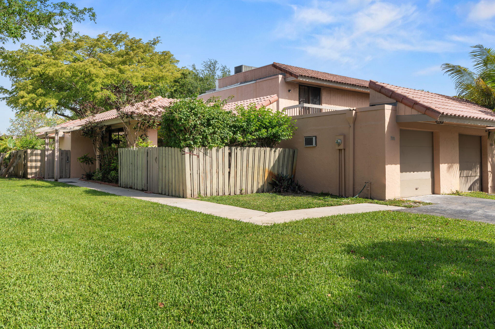 2BR – Townhouse at 701 NE 205th Terrace
