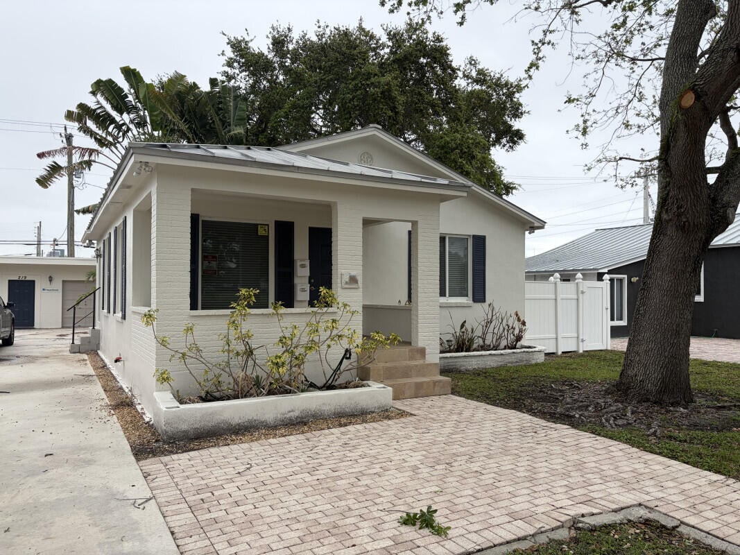 2BR – SingleFamilyResidence at 219 SW 17th Street