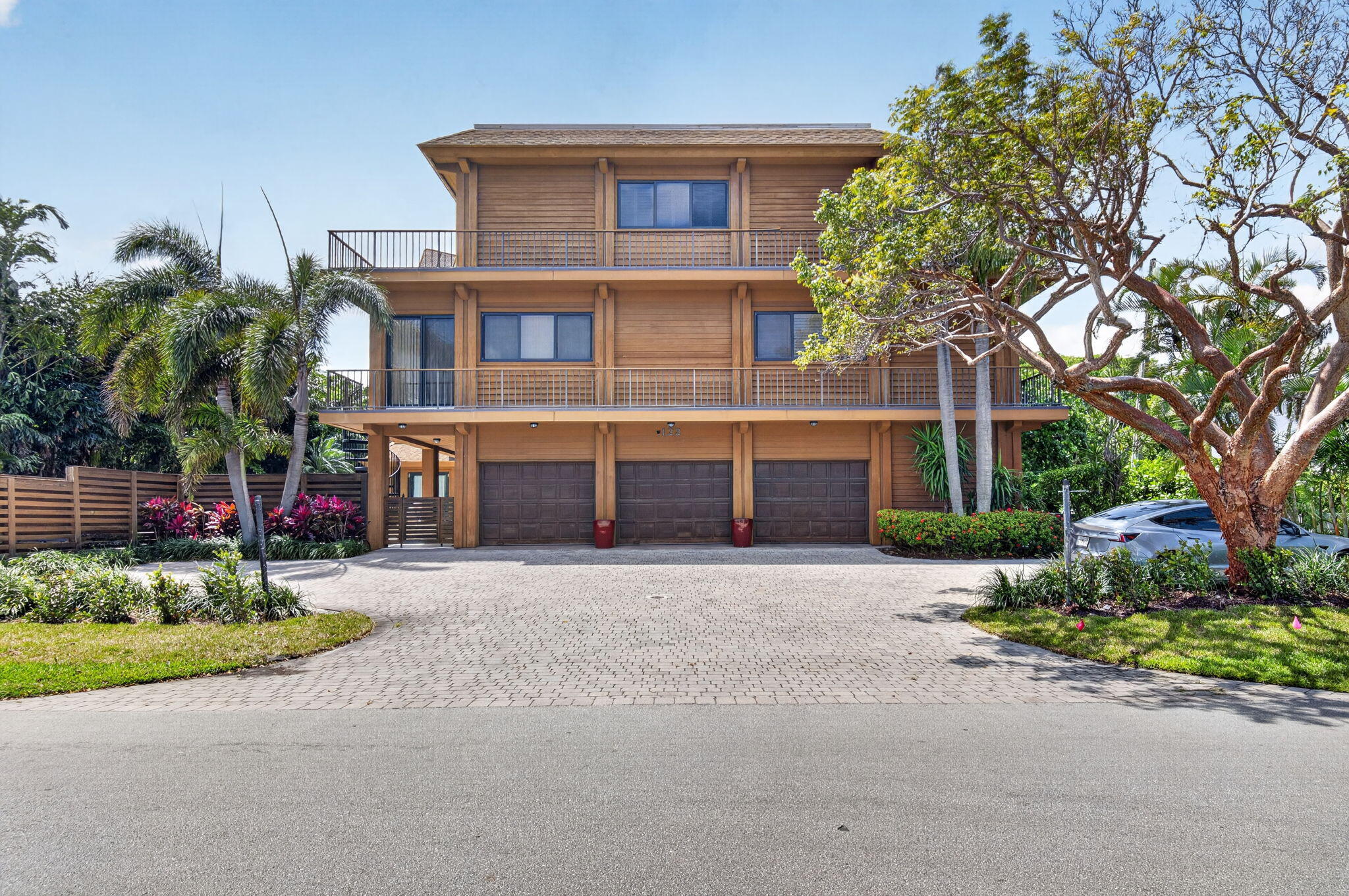 3BR – Townhouse at 122 Andrews Avenue