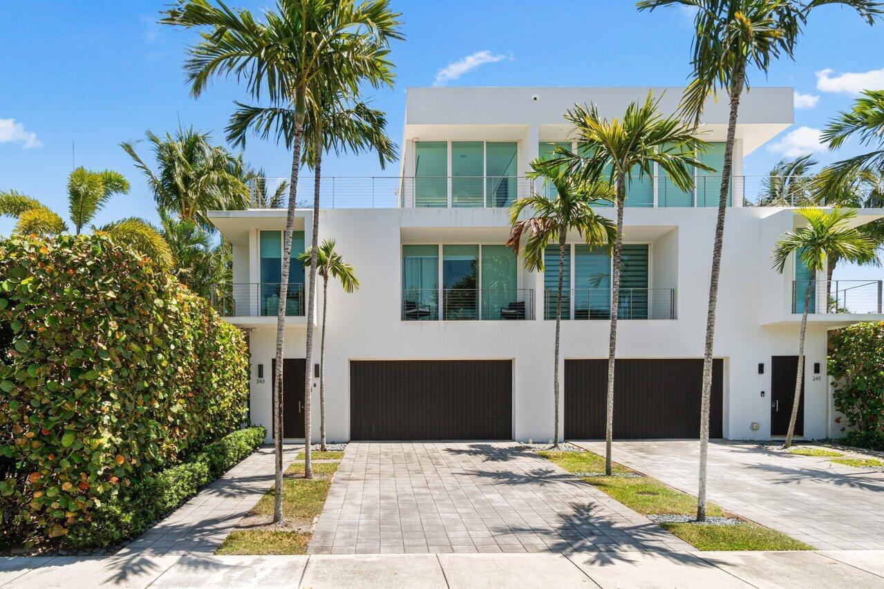 4BR – Townhouse at 243 Venetian Drive