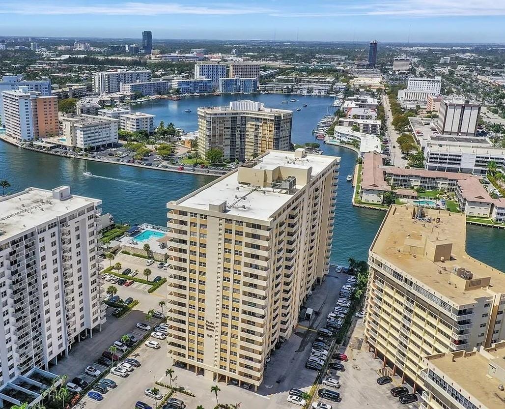 2BR – Condominium at 1833 S Ocean Drive #1209