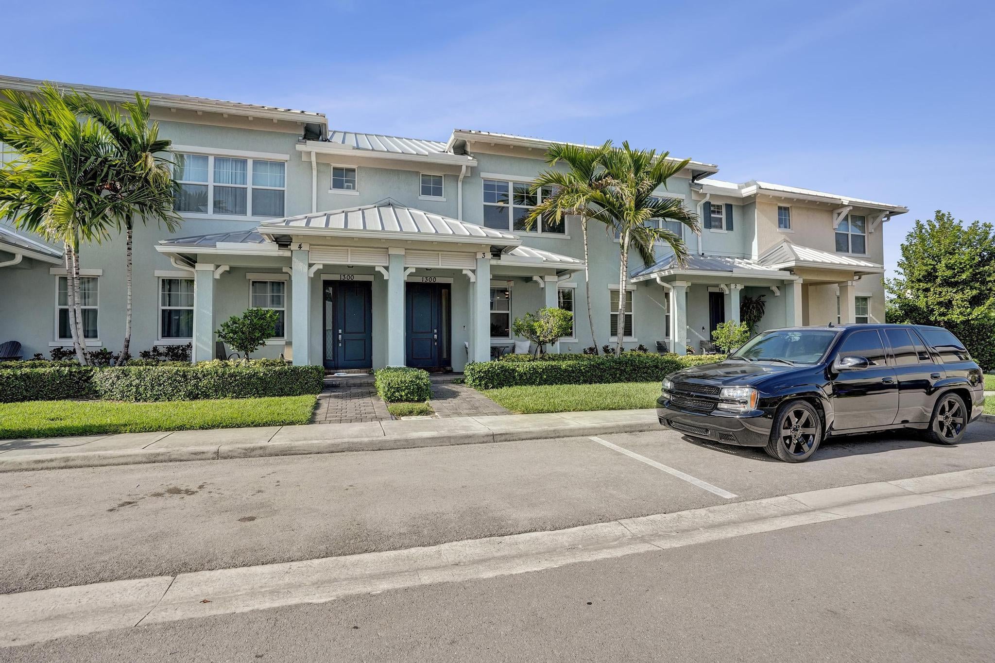 3BR – Townhouse at 1300 Eucalyptus Drive #3