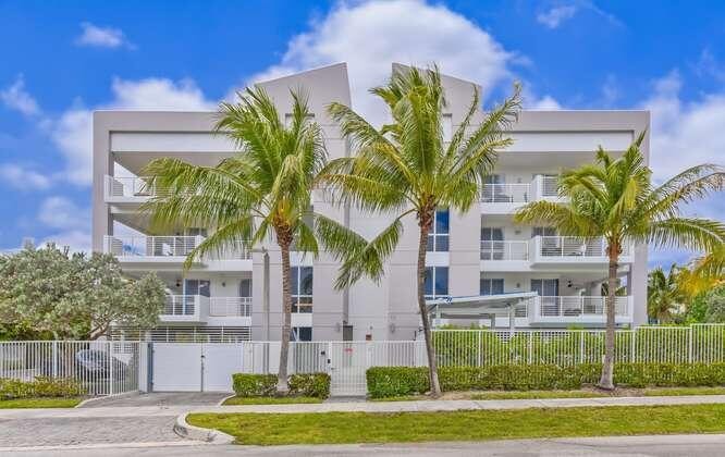 3BR – Condominium at 51 SE 19th Avenue #401