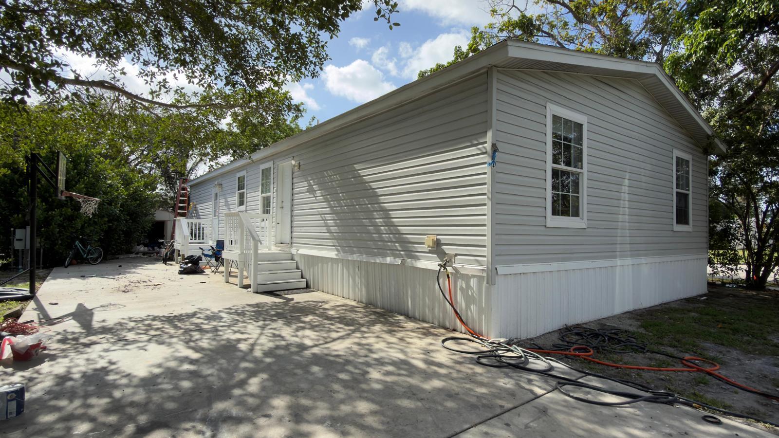 4BR – ManufacturedHome at 1401 SW 65th Way