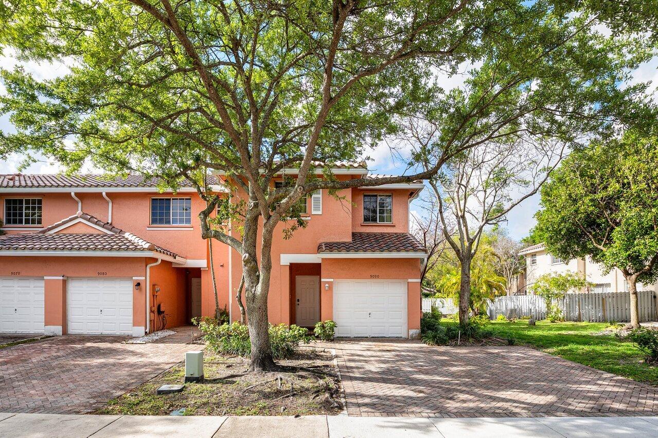 4BR – Townhouse at 9090 NW 40th Place
