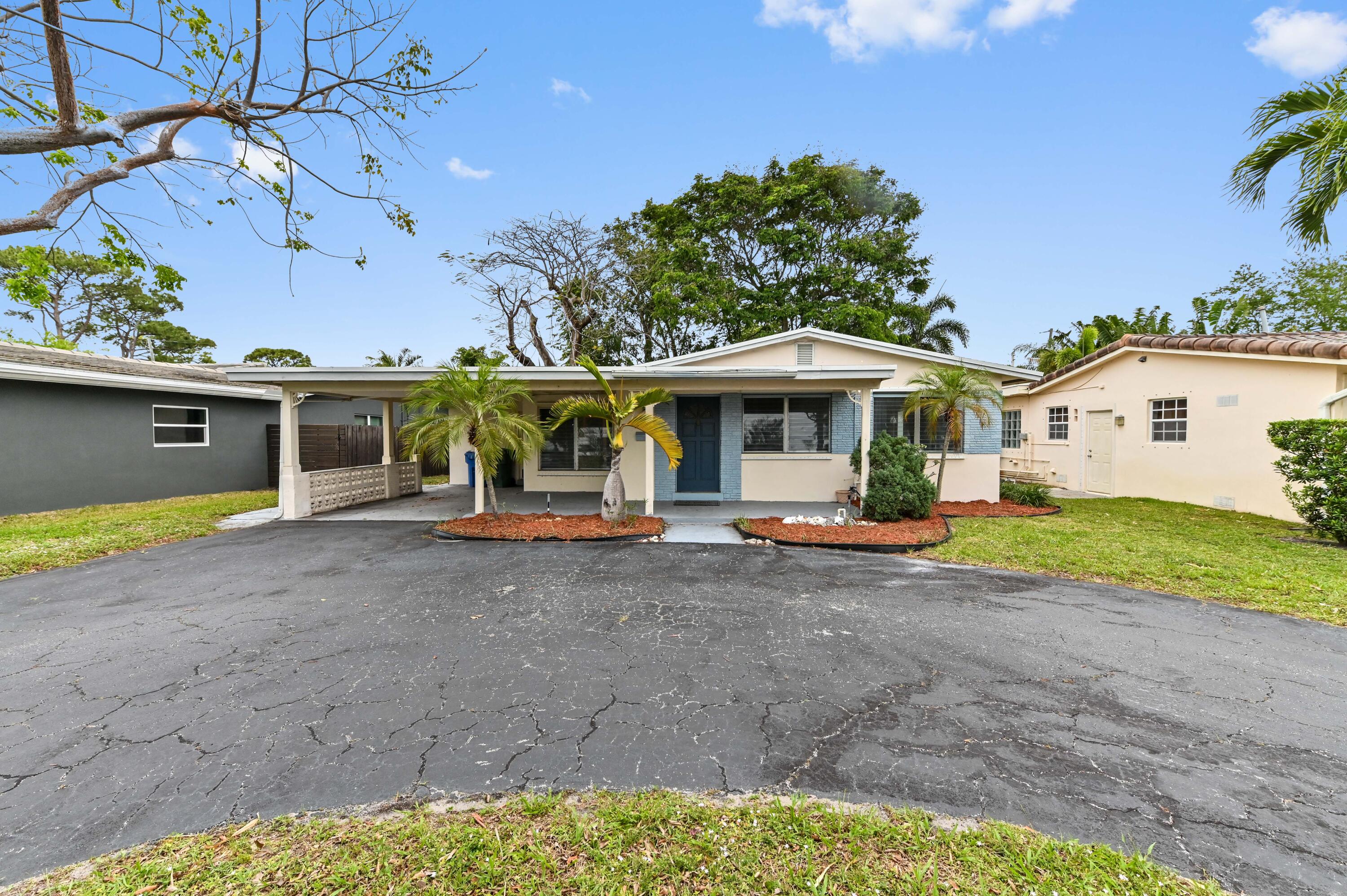 3BR – SingleFamilyResidence at 1727 NE 37th Street
