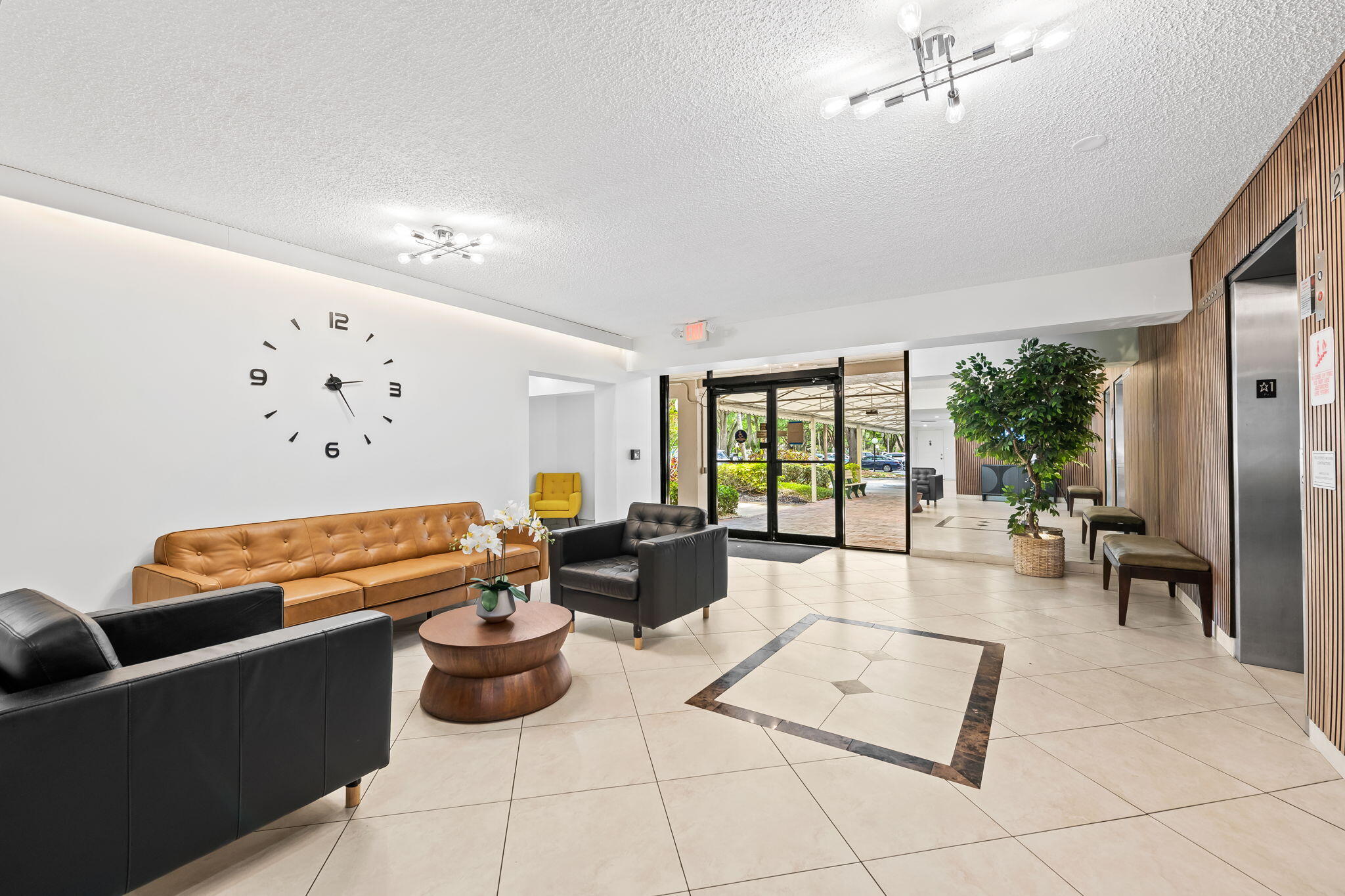 3BR – Condominium at 3960 Oaks Clubhouse Drive #304