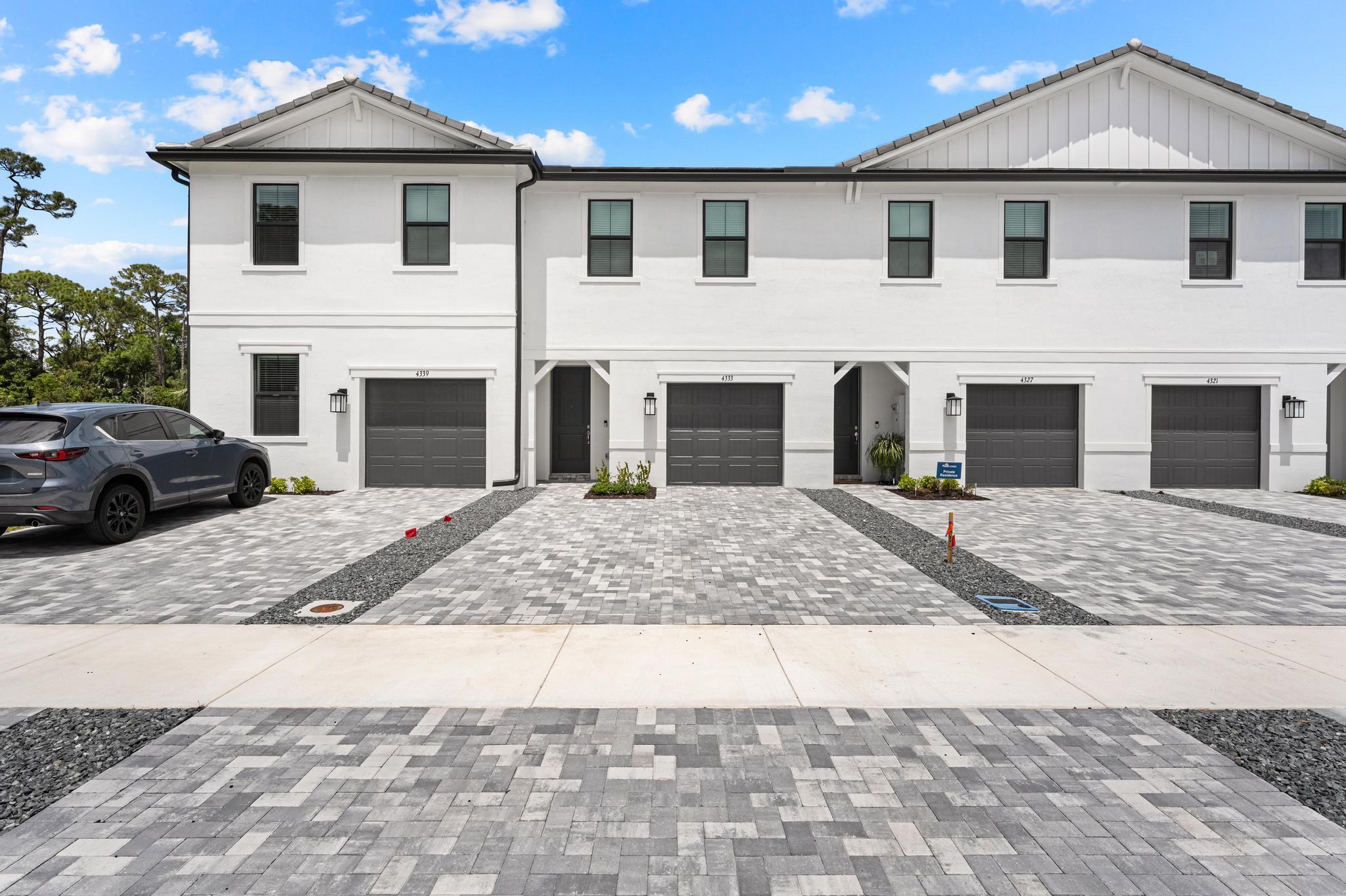 3BR – Townhouse at 4333 Efendi Drive