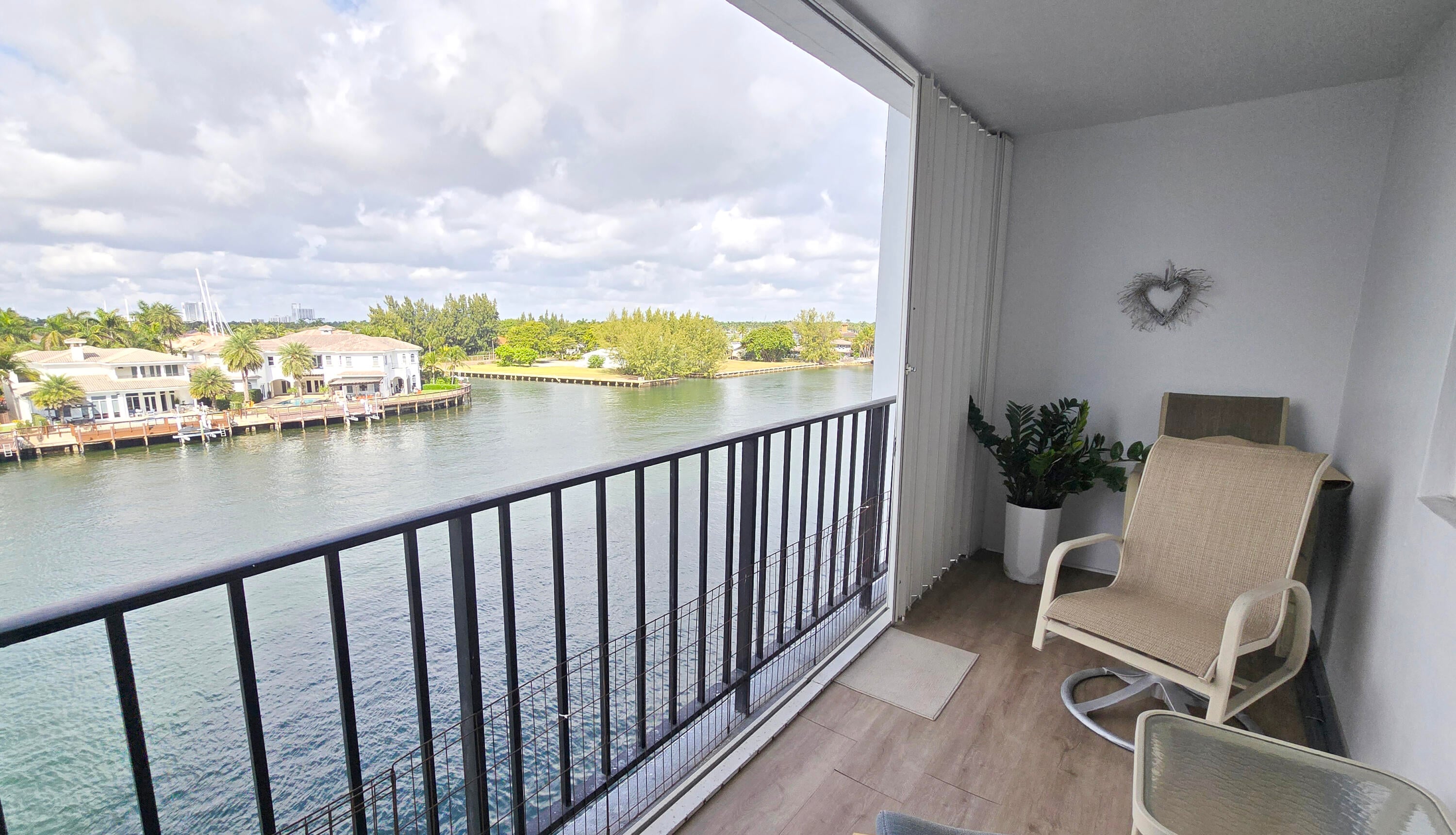 1BR – Condominium at 1400 S Ocean Drive #505