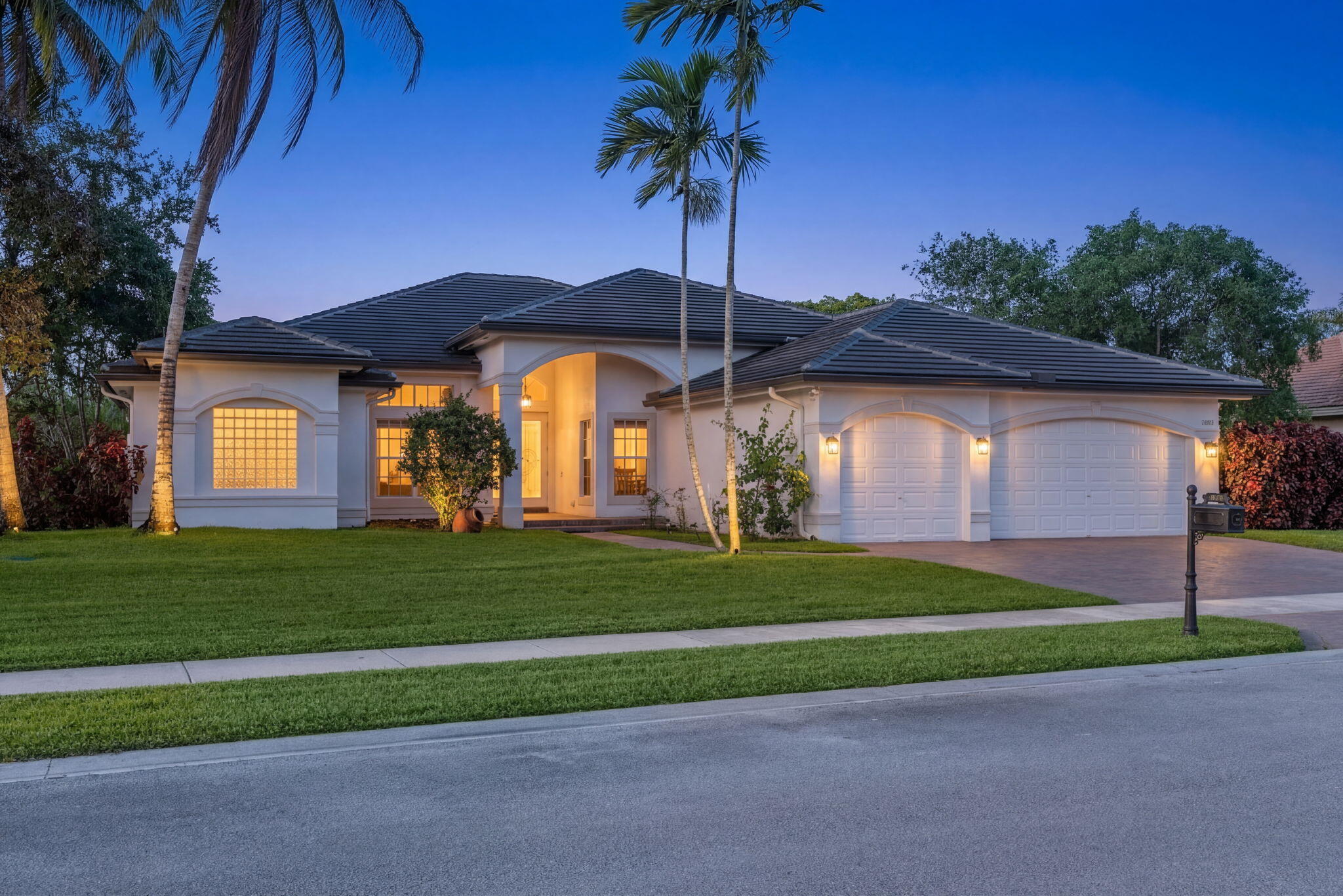5BR – SingleFamilyResidence at 15273 SW 37th Street