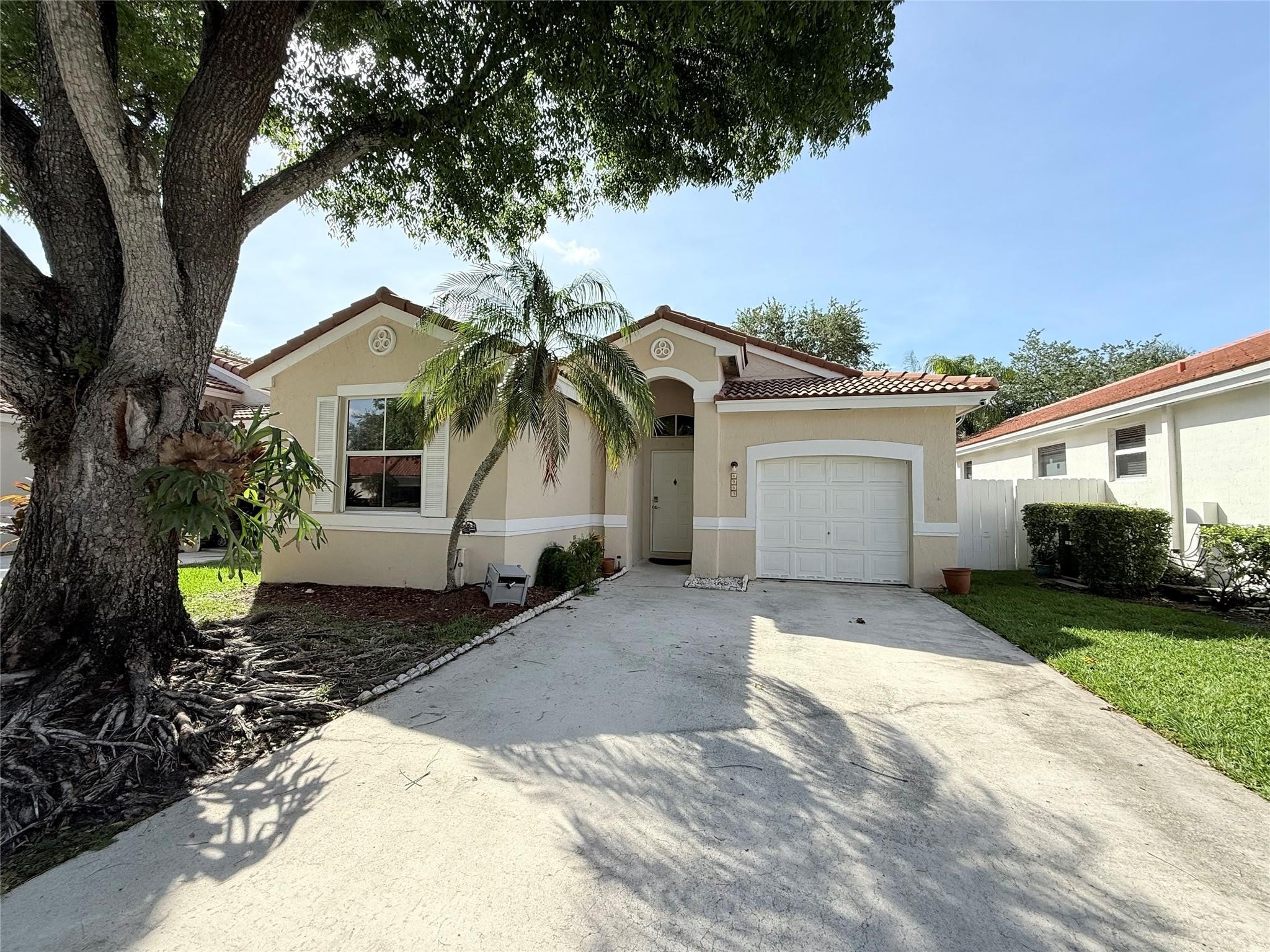 3BR – SingleFamilyResidence at 4965 SW 153rd Avenue