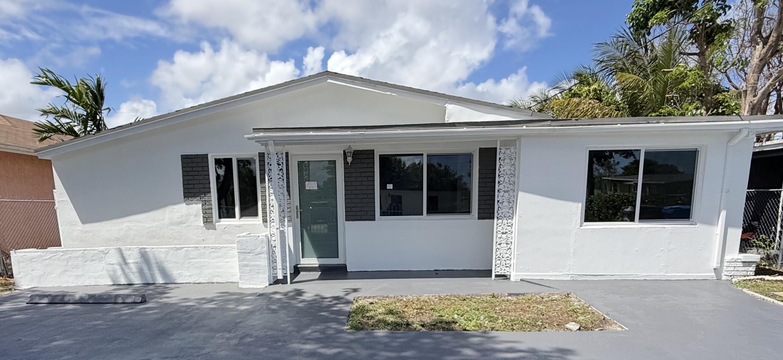 4BR – SingleFamilyResidence at 5441 SW 18th Street