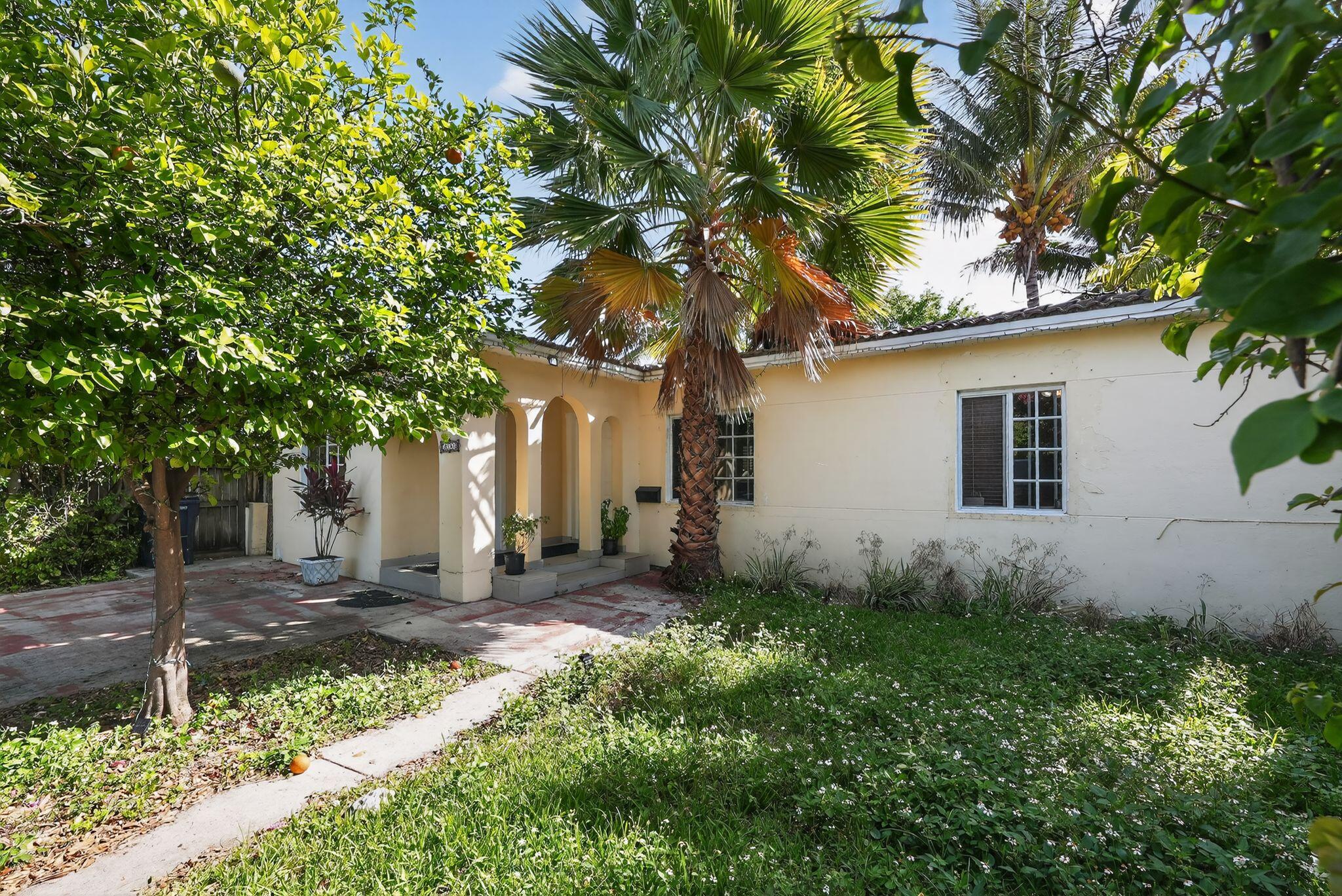 3BR – SingleFamilyResidence at 2131 Biarritz Drive