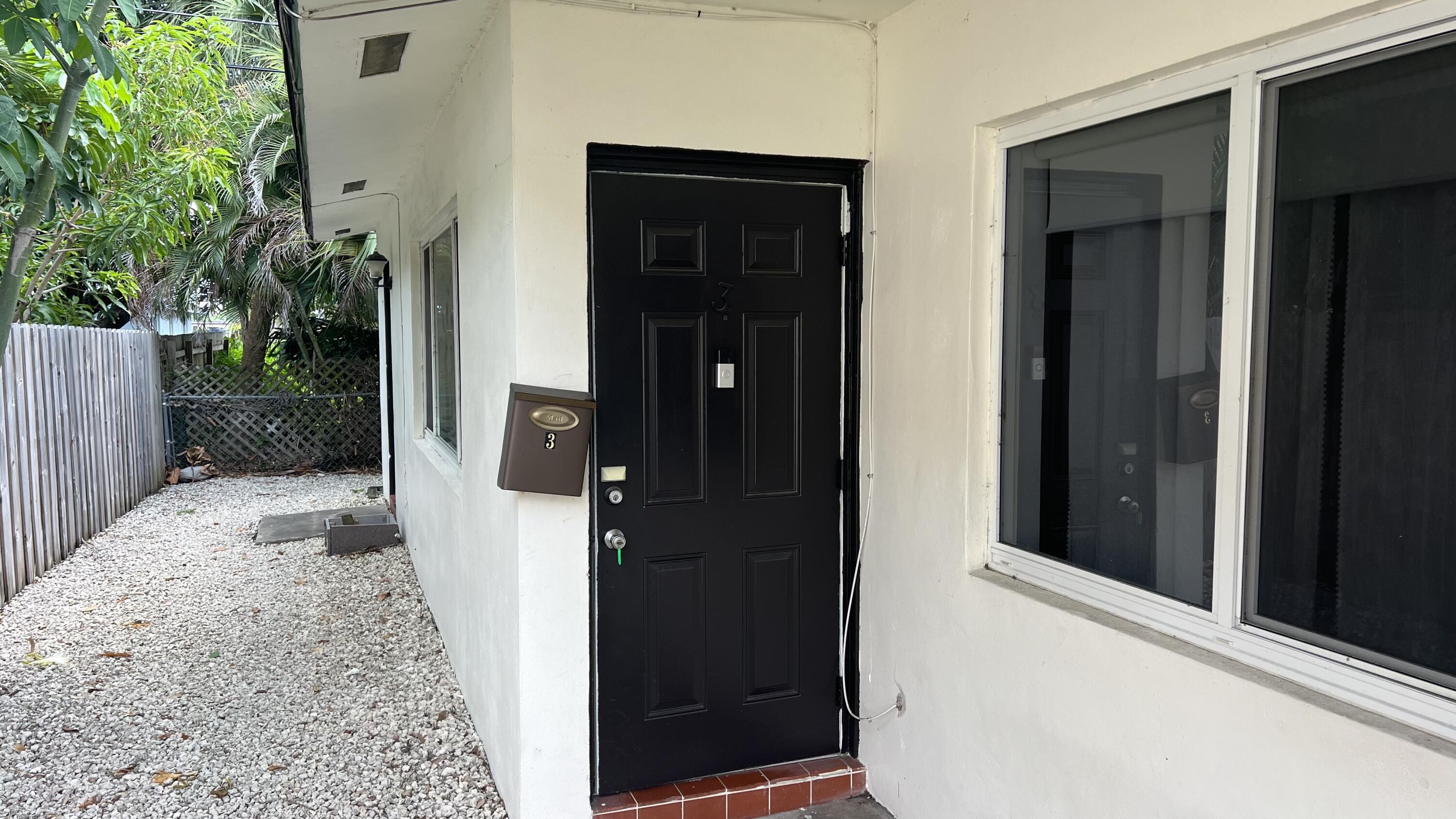 2BR – Apartment at 220 SE 22nd Avenue #3