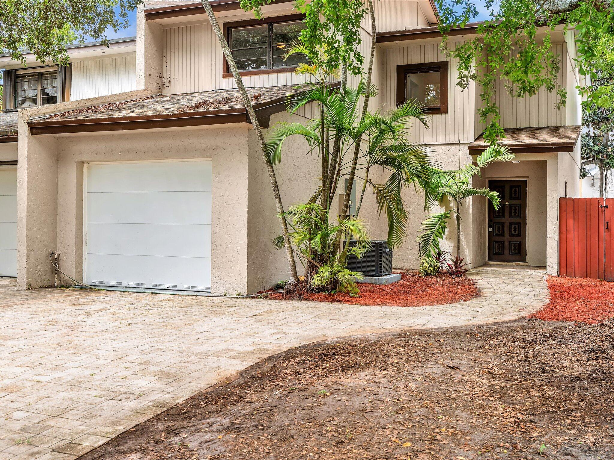 3BR – Townhouse at 3841 Farragut Street