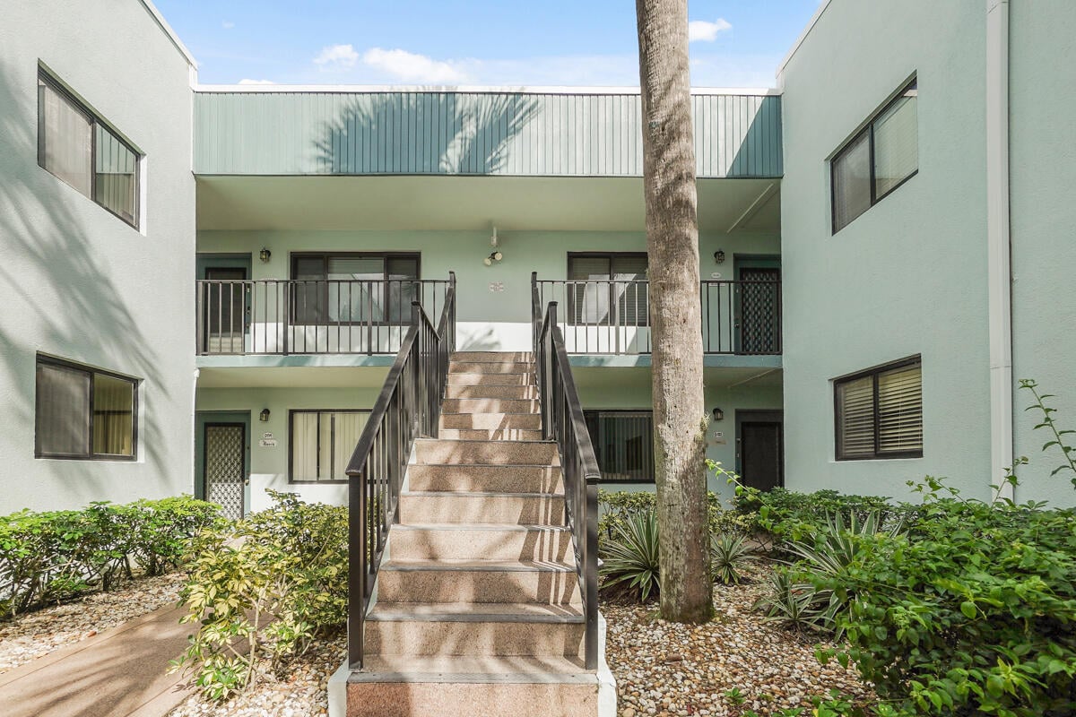 2BR – Condominium at 15072 Ashland Place #132