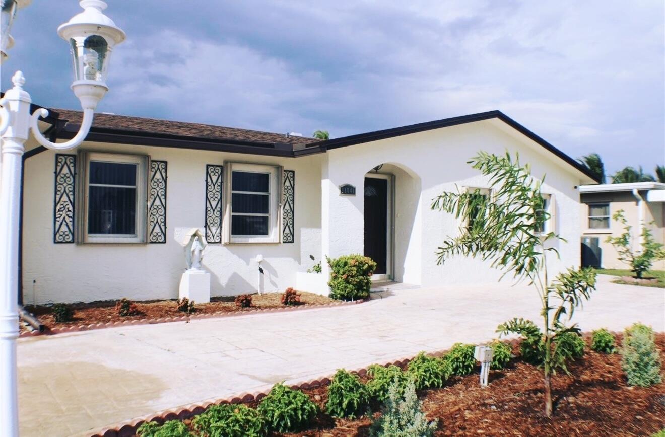 5BR – SingleFamilyResidence at 11441 NW 29th Manor