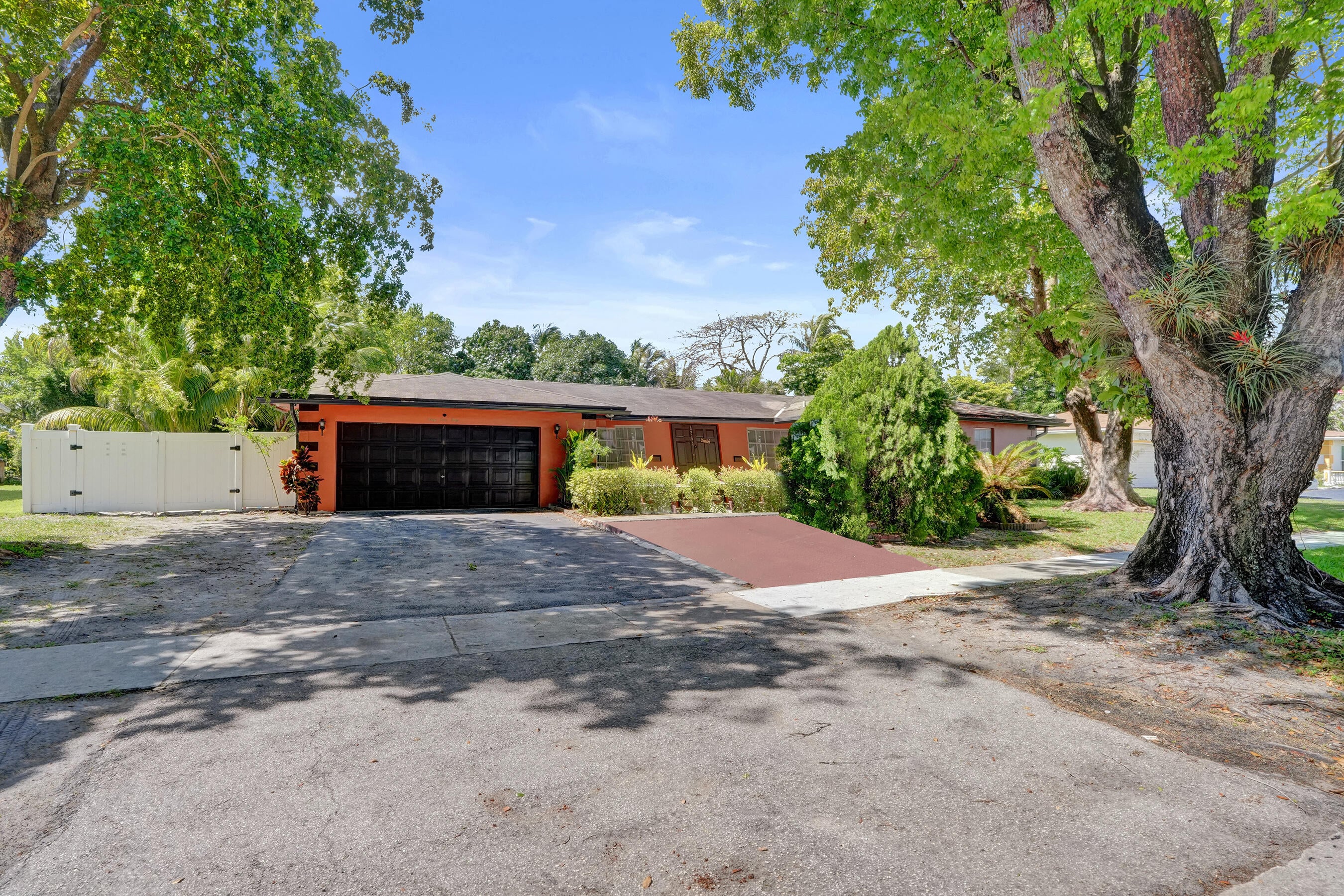 4BR – SingleFamilyResidence at 6540 SW 7th Street
