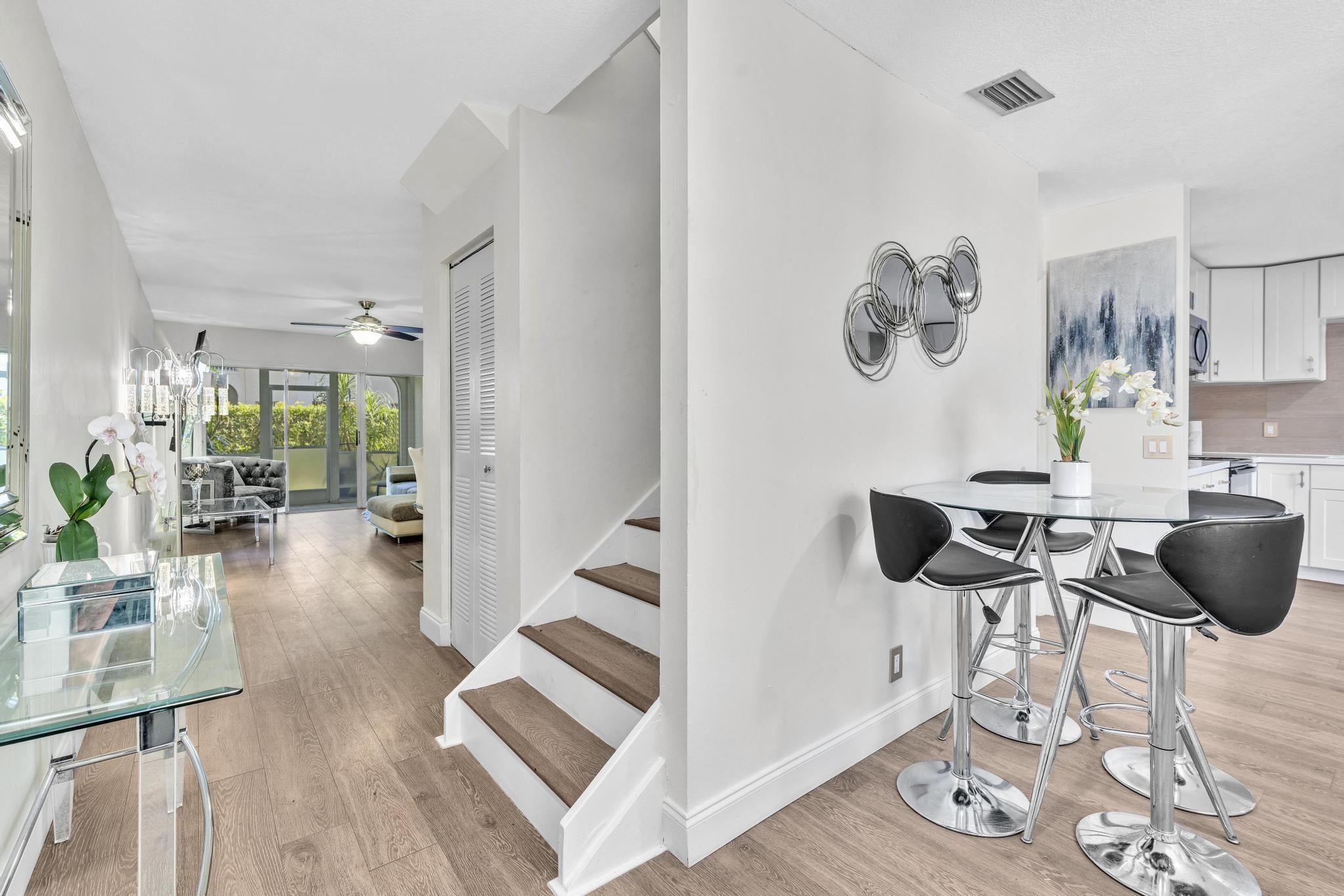 2BR – Townhouse at 6663 Via Regina