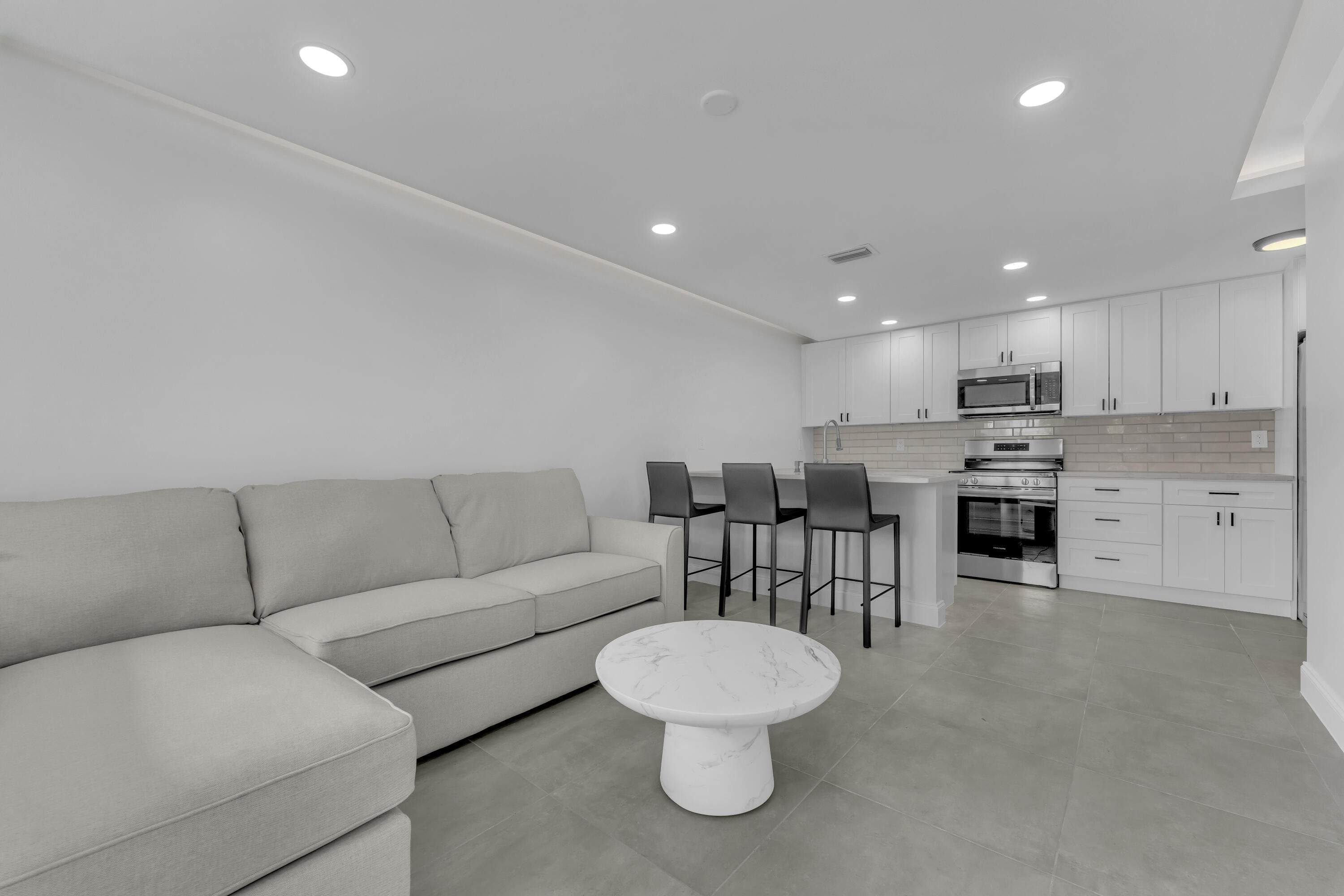 2BR – Apartment at 381 SE 15th Avenue #1