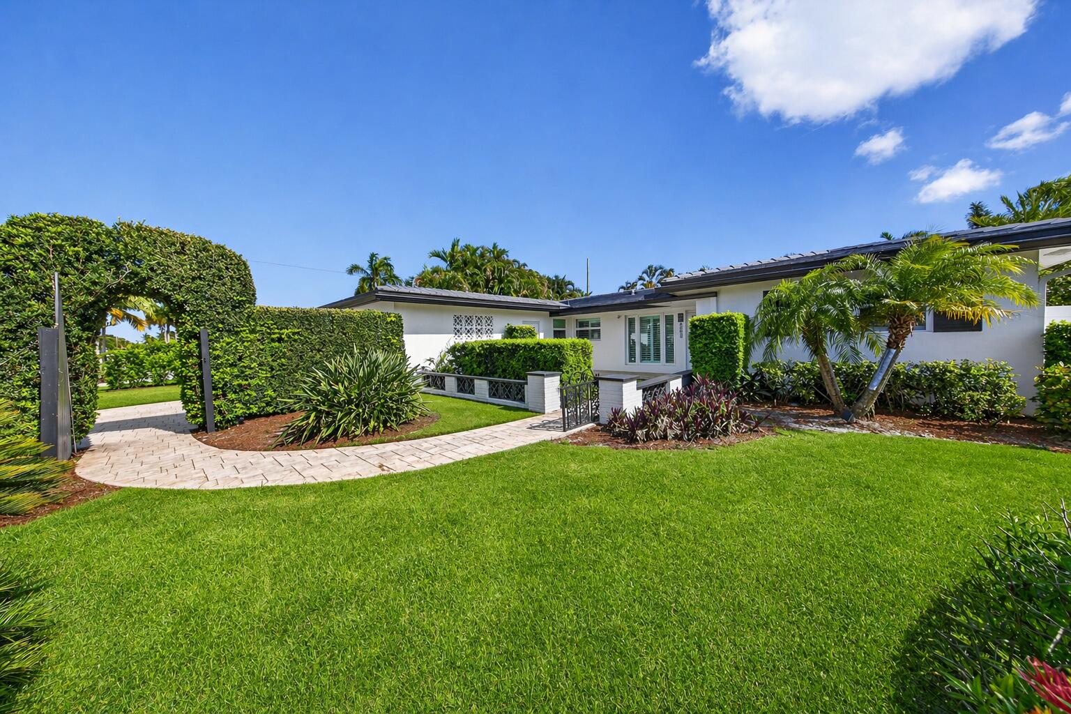 3BR – SingleFamilyResidence at 850 W Camino Real