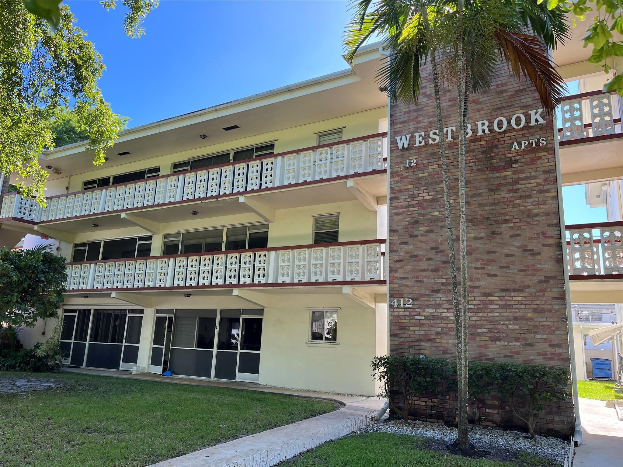 2BR – Condominium at 412 S Luna Court #2