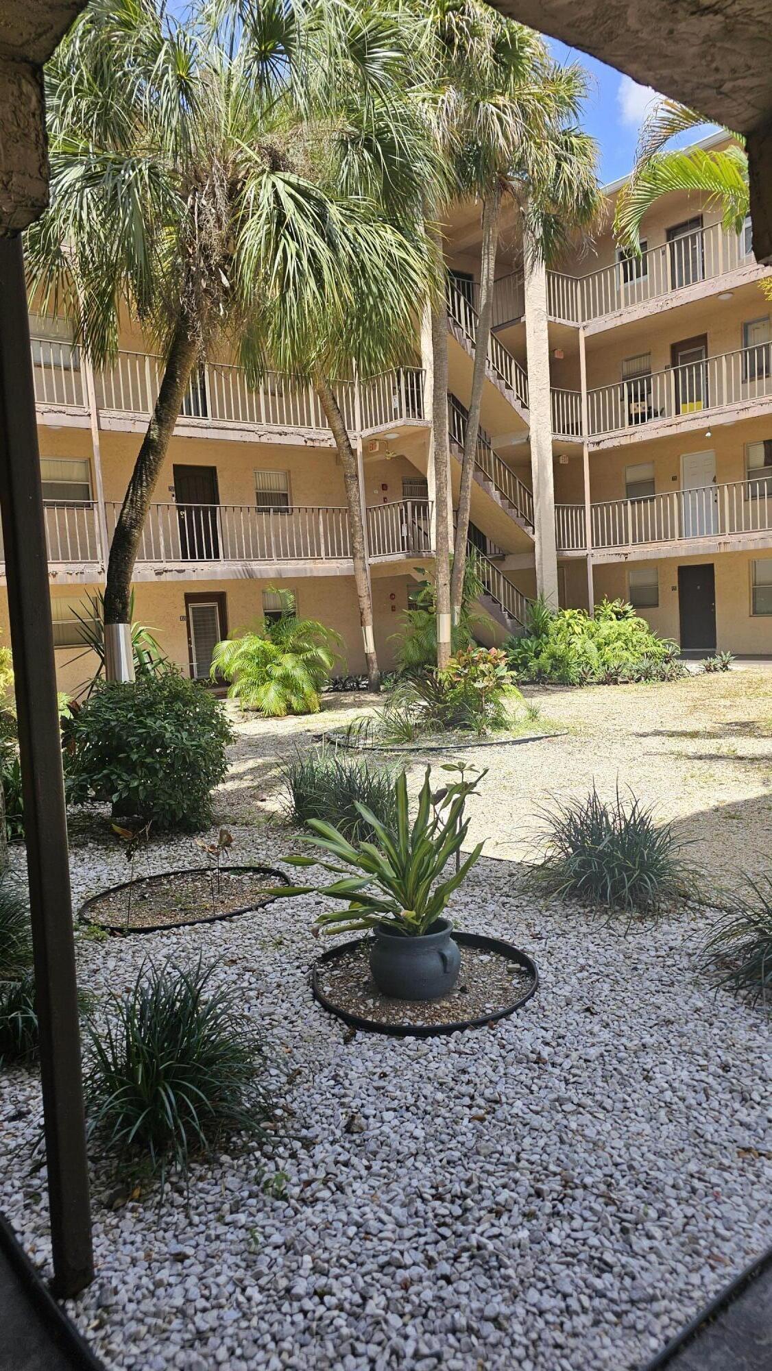 2BR – Condominium at 2840 Somerset Drive #418m