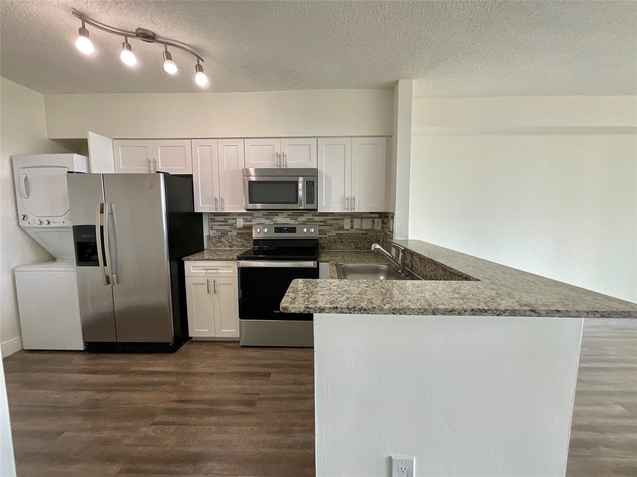 1BR – Condominium at 16900 N Bay Road #3-514