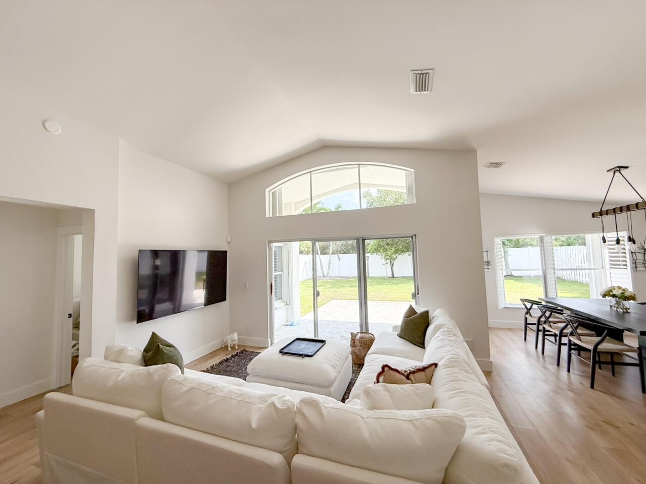 3BR – SingleFamilyResidence at 7895 Manor Forest Boulevard
