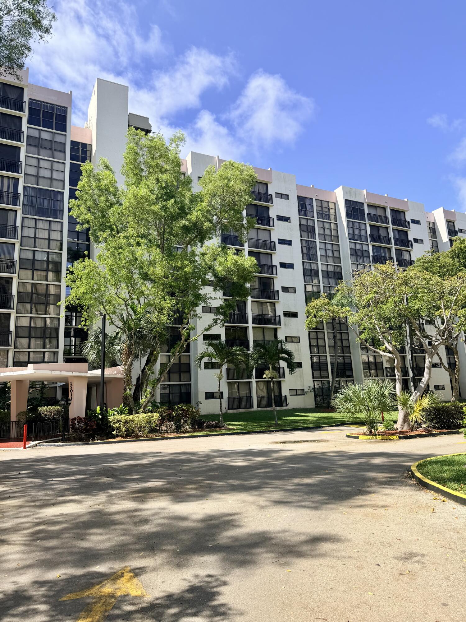 1BR – Condominium at 17021 N Bay Road #912