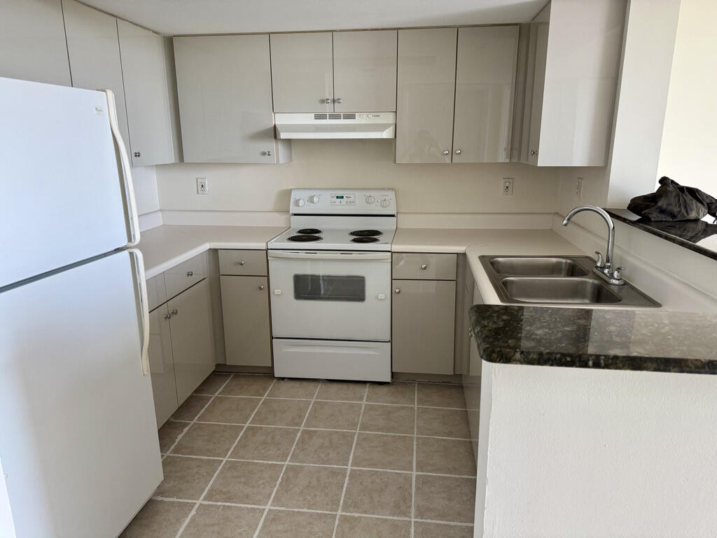 1BR – Condominium at 3000 Coral Way #1007