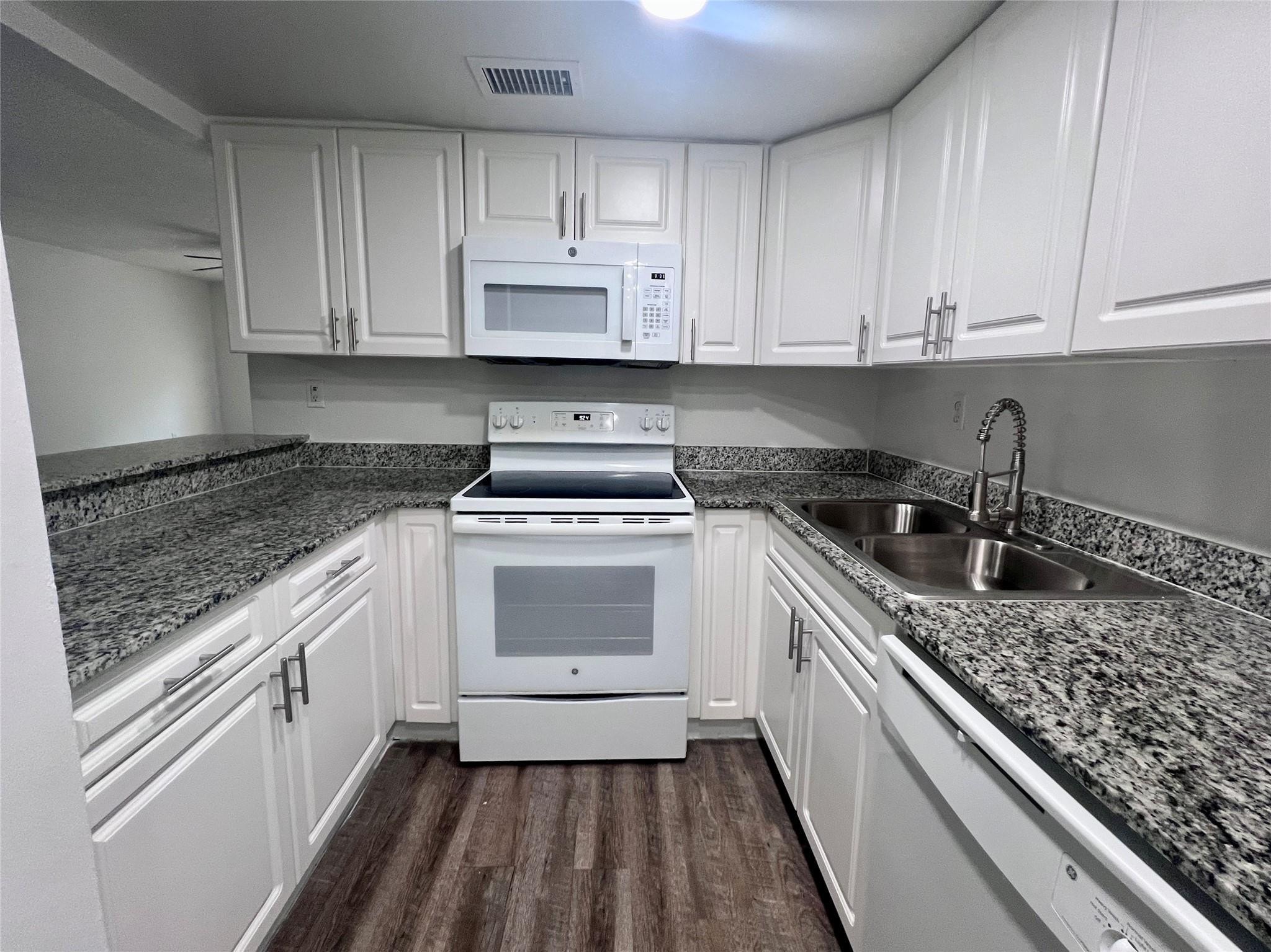 1BR – Apartment at 17350 NW 68th Avenue #400-403