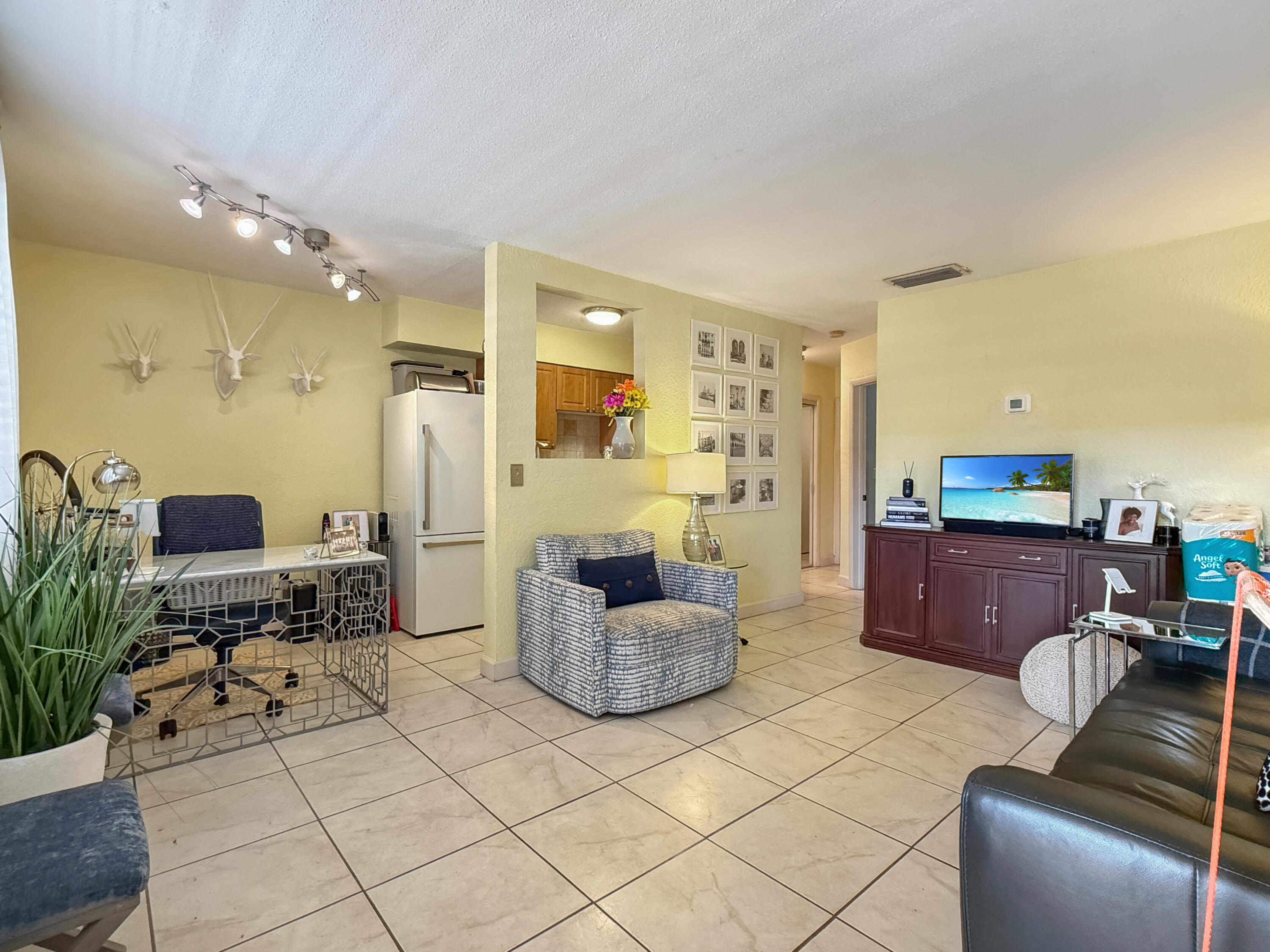 1BR – Condominium at 2607 NE 8th Avenue #25