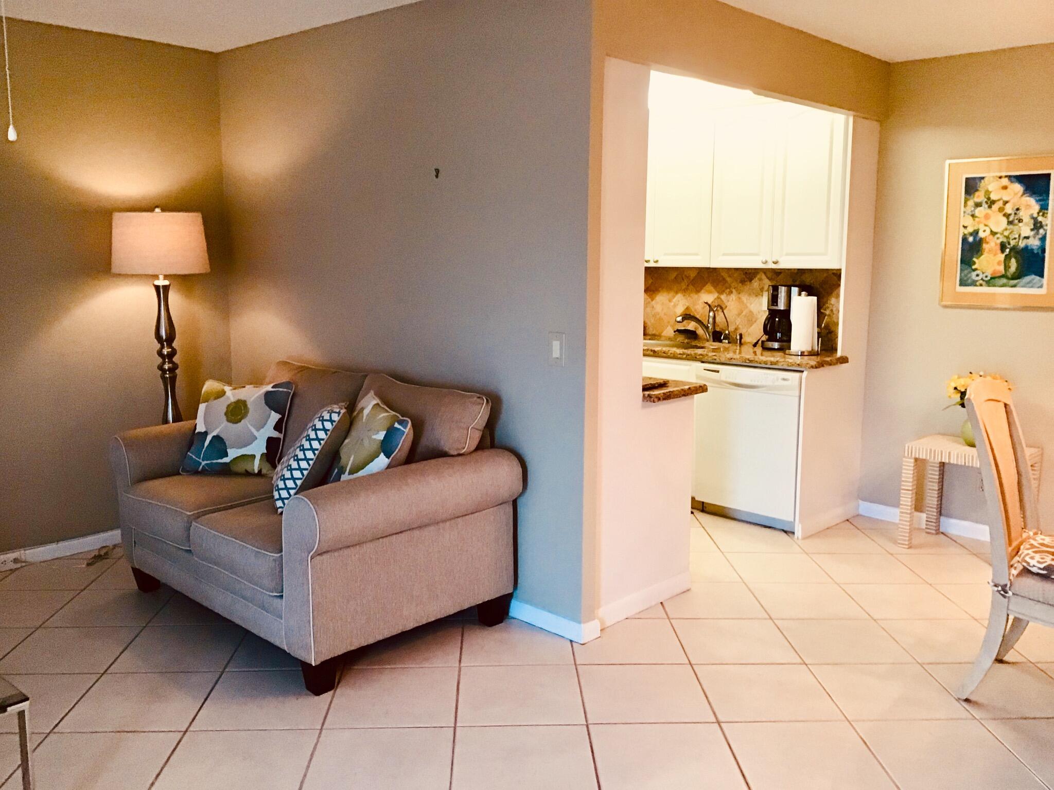 1BR – Condominium at 4008 Cornwall A