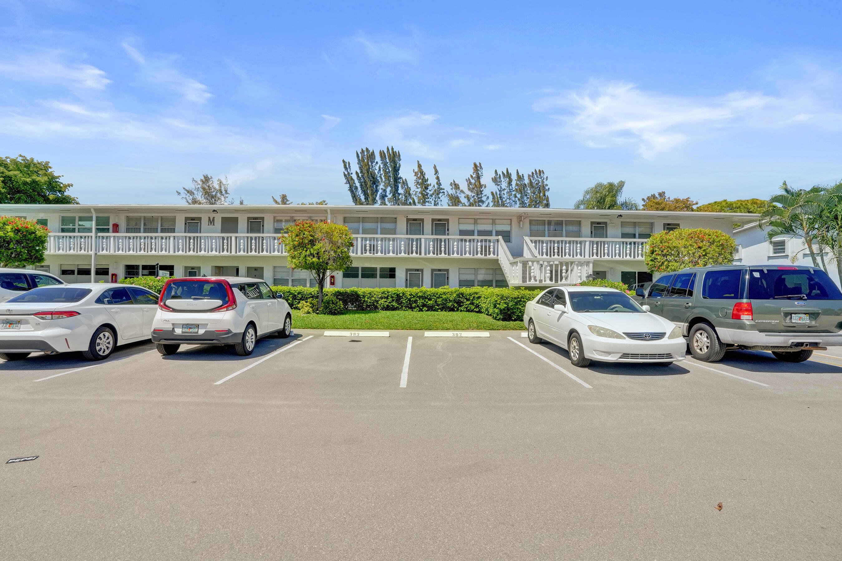 1BR – Condominium at 392 Durham Circle #M