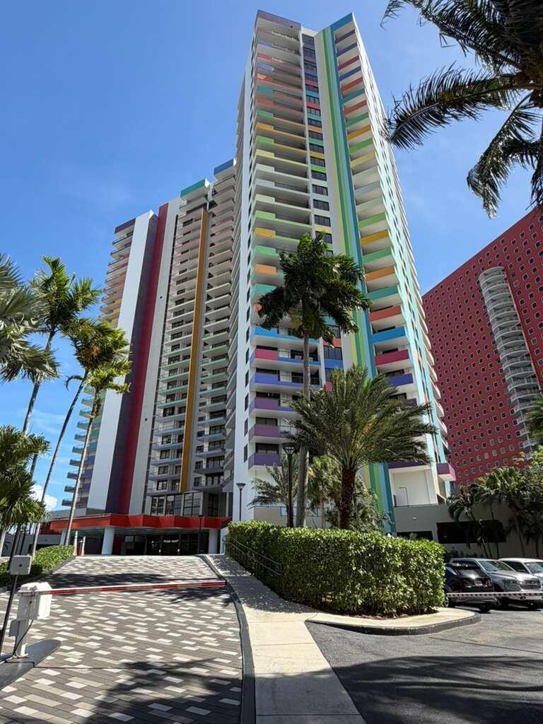 3BR – Condominium at 1581 Brickell Avenue #406