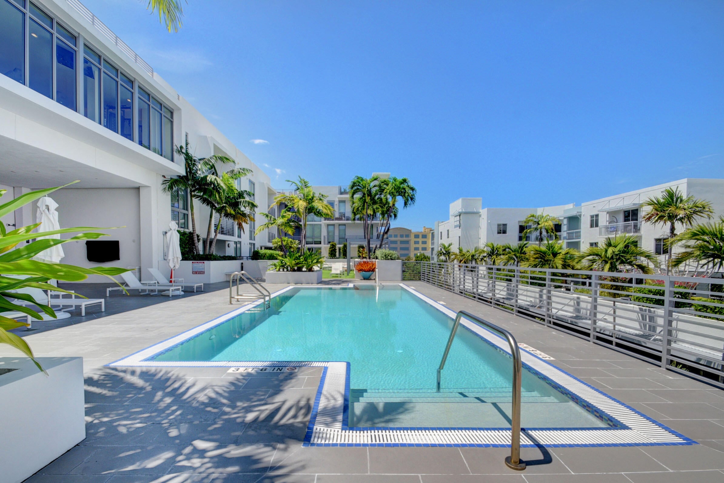 3BR – Condominium at 111 SE 1st Avenue #408
