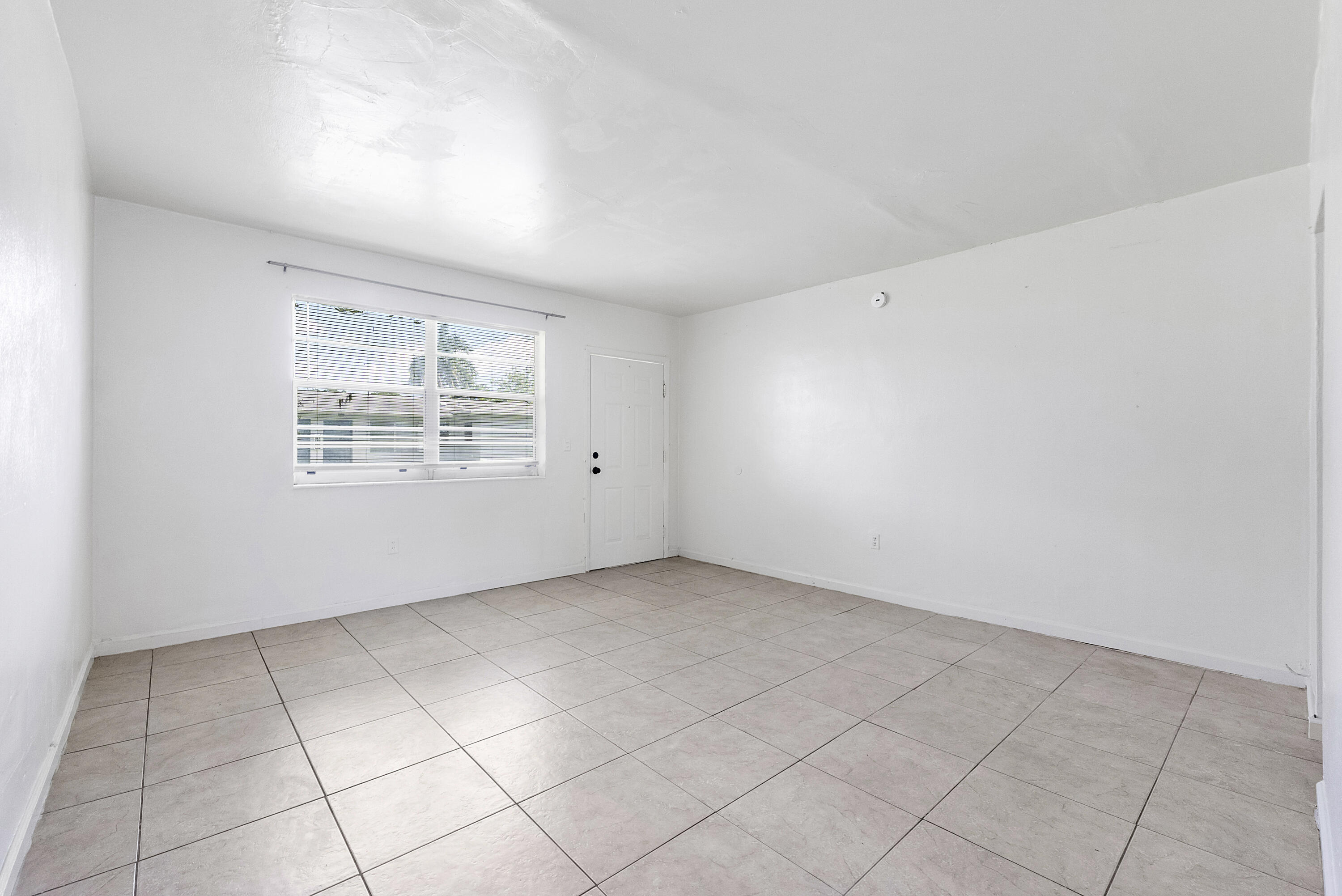 1BR – RNT at 515 NE 150th Street #3