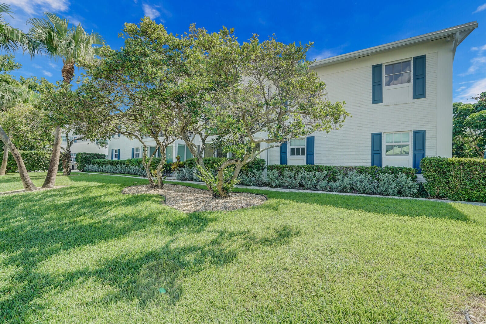 2BR – Condominium at 315 Venetian Drive #8
