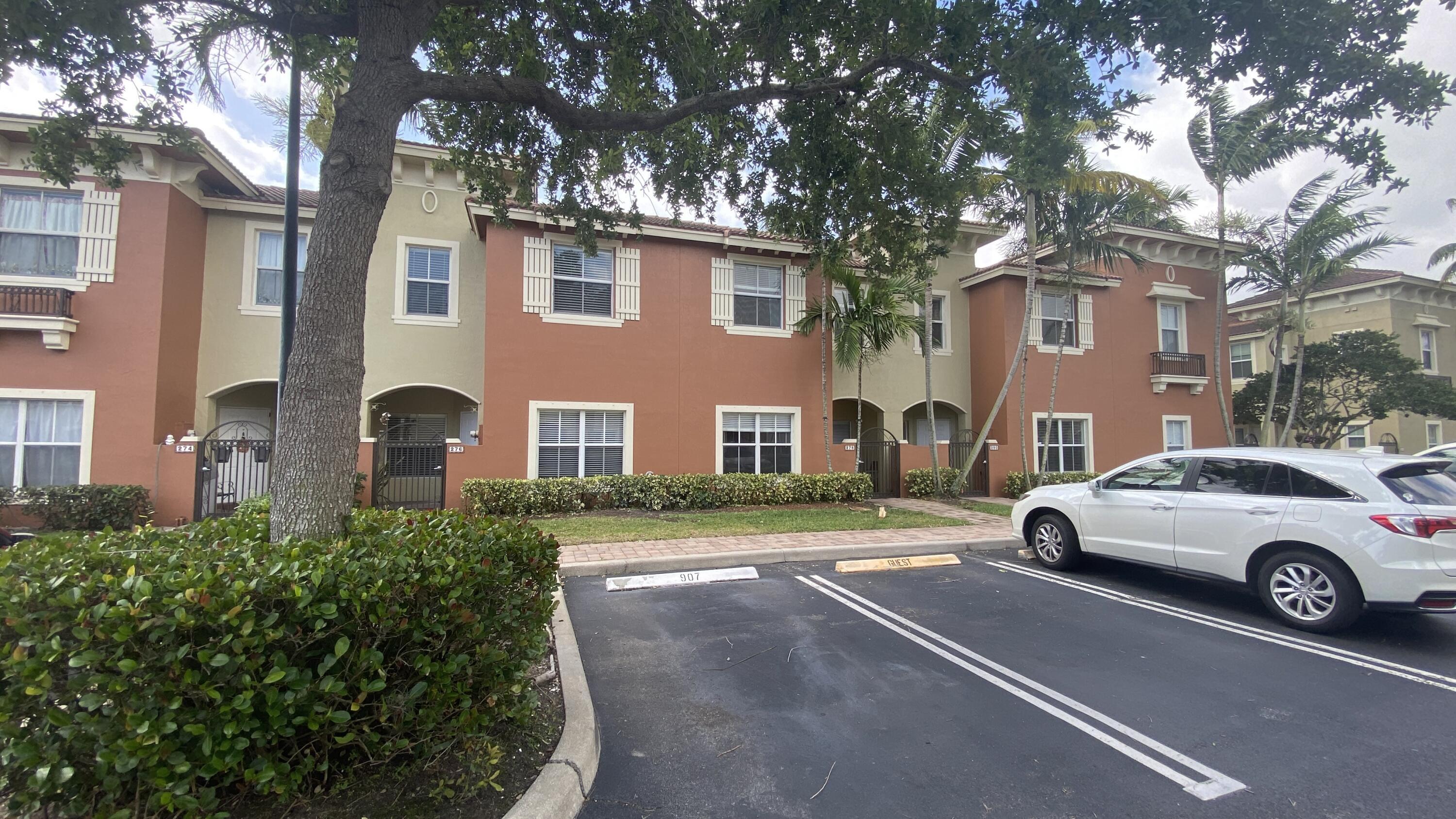 3BR – Townhouse at 278 Lake Monterey Circle