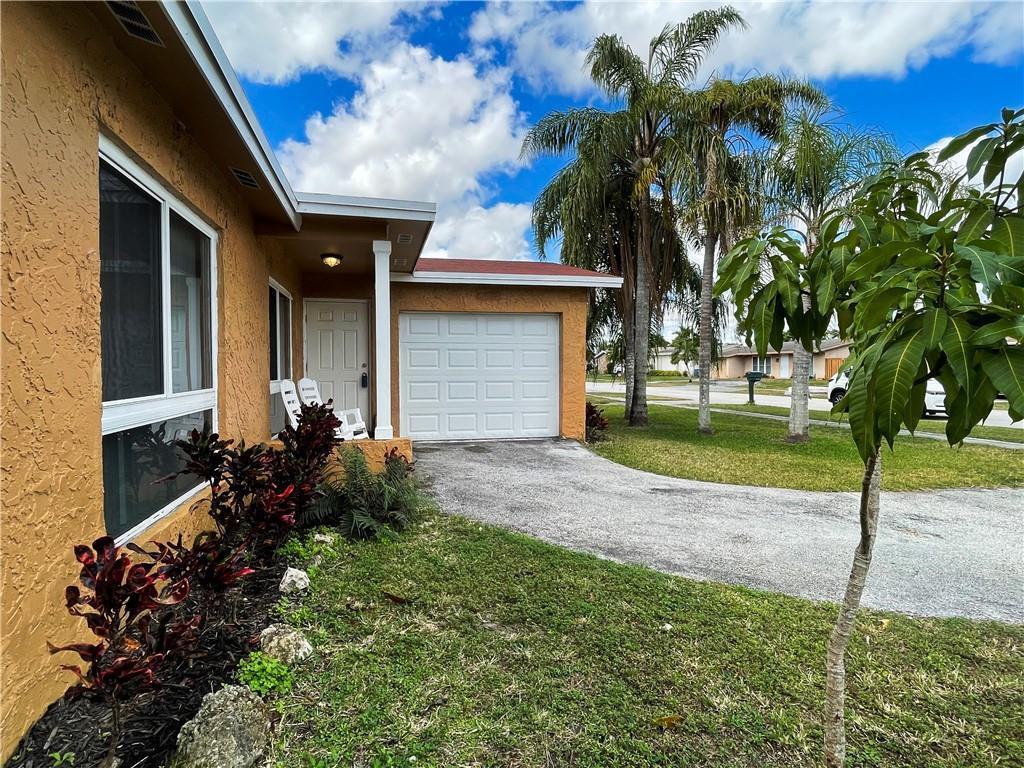 3BR – SingleFamilyResidence at 11420 NW 35th Street