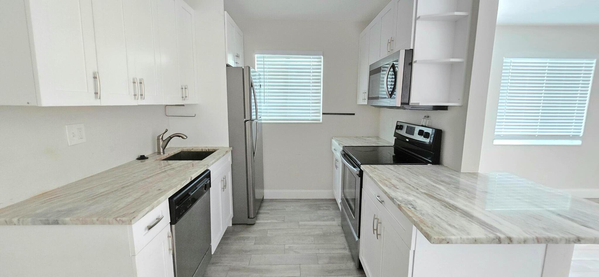 1BR – Apartment at 115 SW 1st Avenue #7