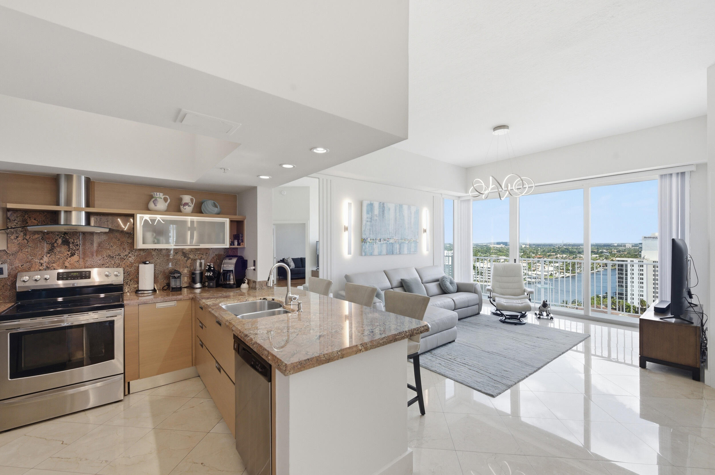 3BR – Condominium at 3020 NE 32nd Avenue #Ph1