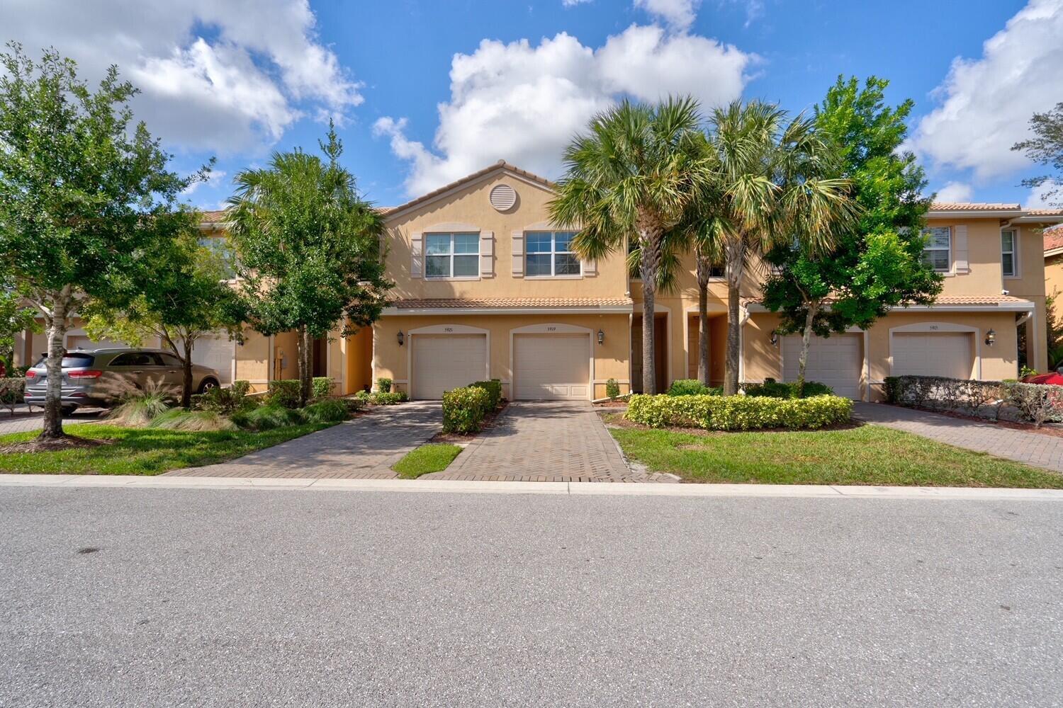 3BR – Townhouse at 5919 Monterra Club Drive