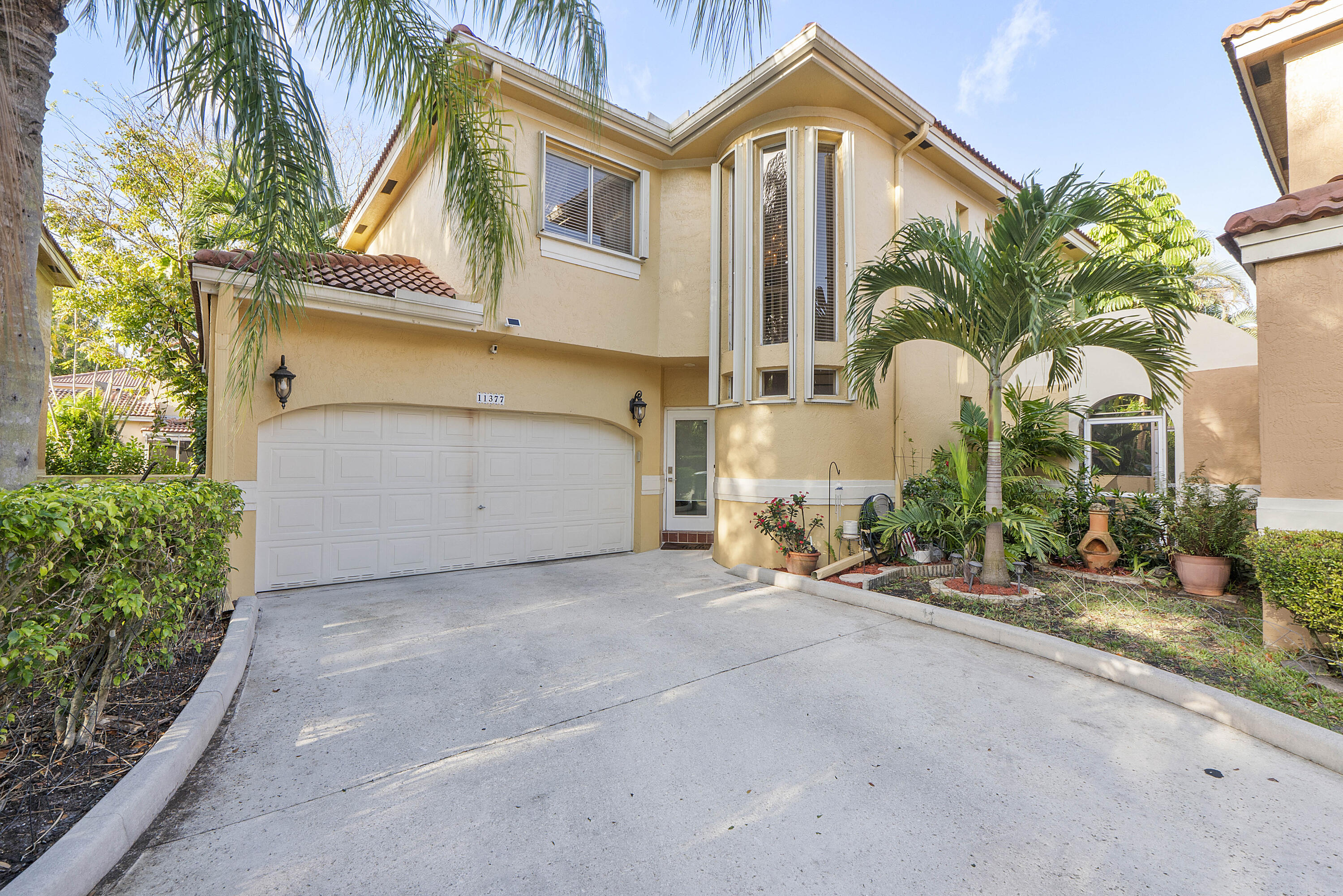 3BR – Townhouse at 11377 Lakeview Drive