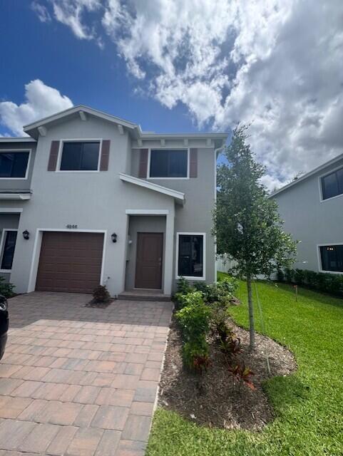 4BR – Townhouse at 4844 Dillion Street