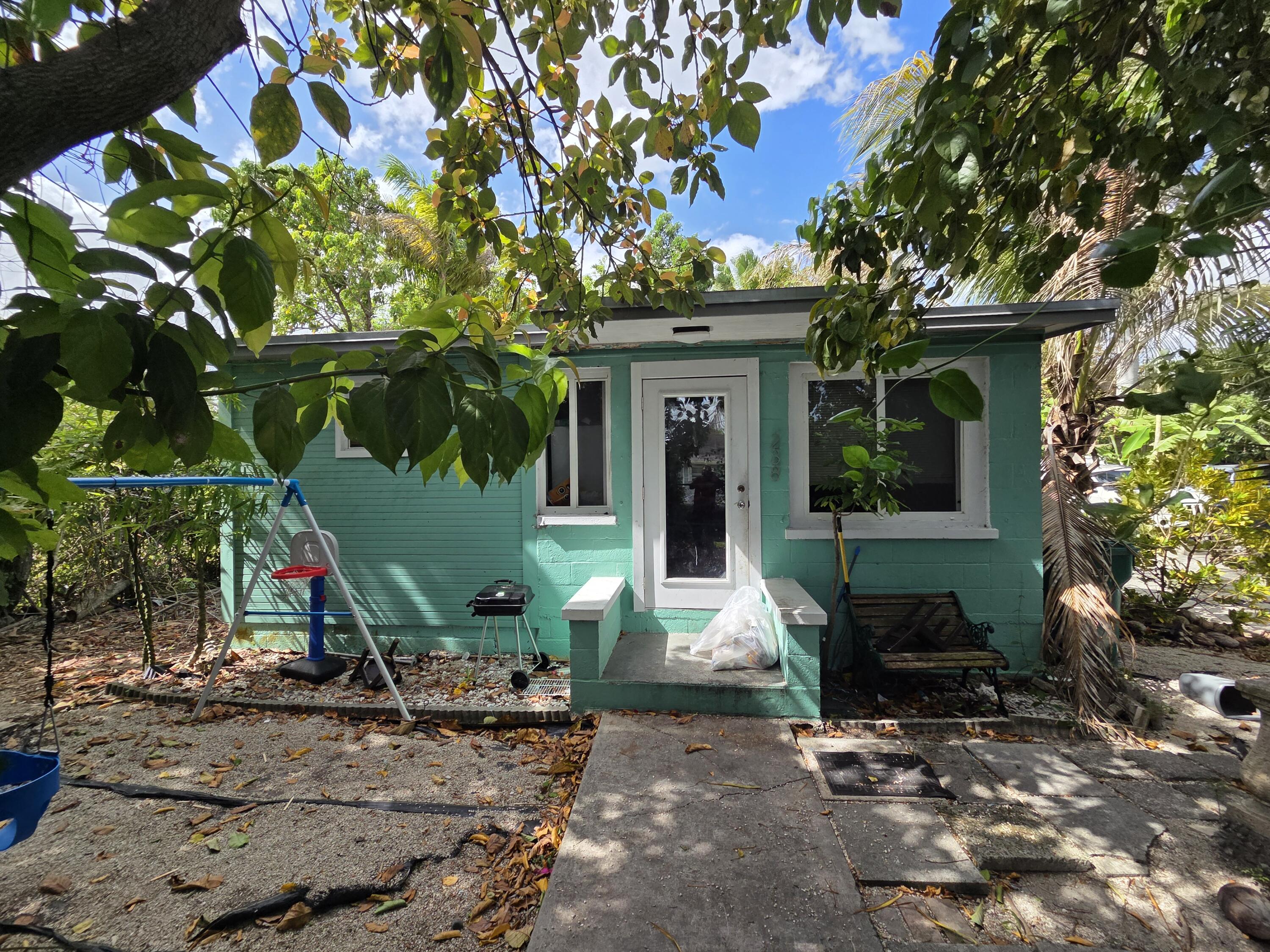 5BR – SingleFamilyResidence at 238 SW 1st Street