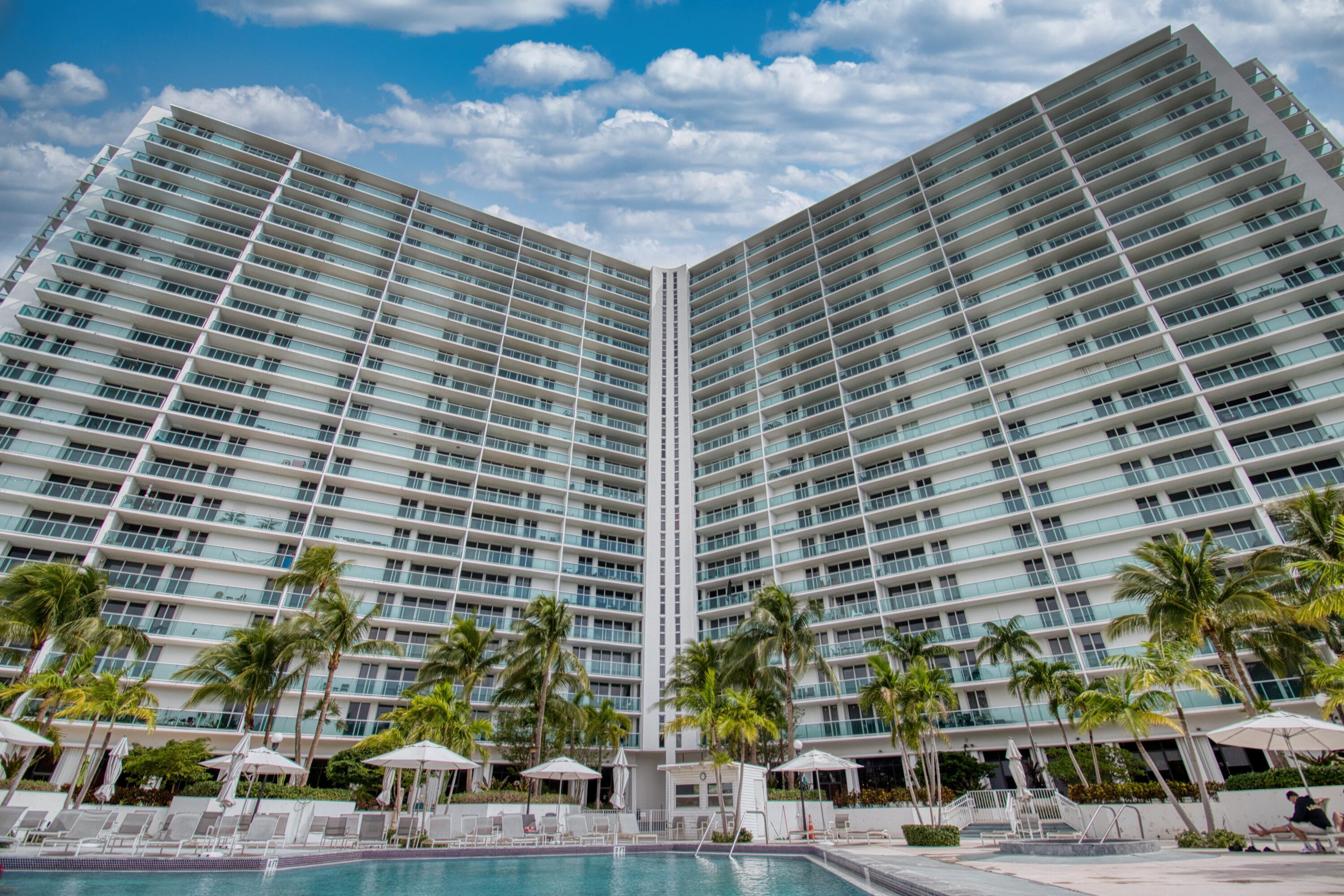 2BR – Condominium at 100 Bayview Drive #618